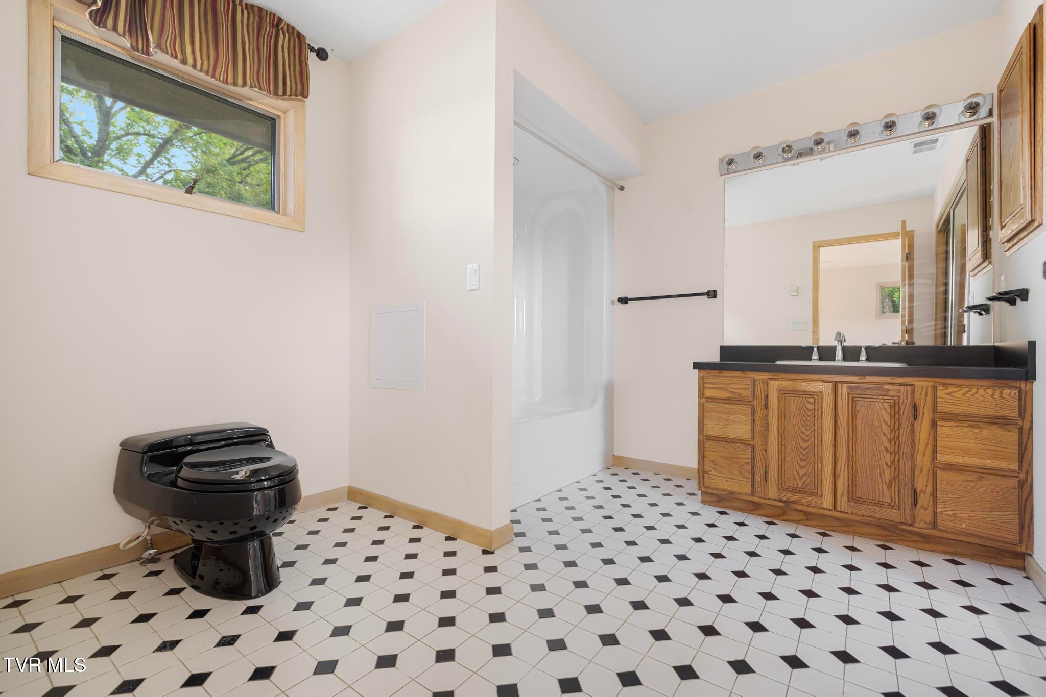 Gray, Tennessee, 37615, United States, 4 Bedrooms Bedrooms, ,5 BathroomsBathrooms,Residential,Active,1904698