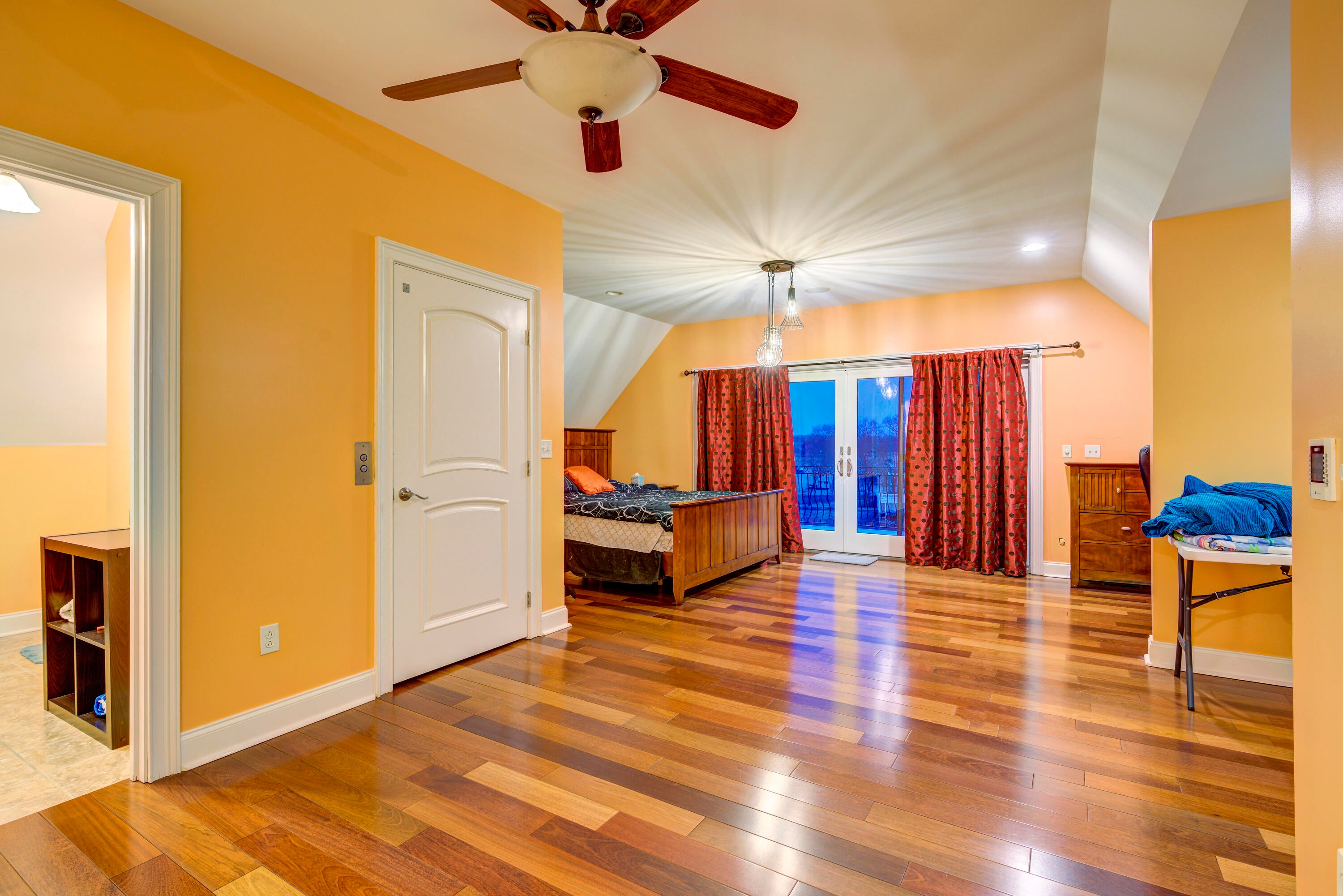 Johnson City, Tennessee, 37601, United States, ,11 BathroomsBathrooms,Residential,Active,1769538