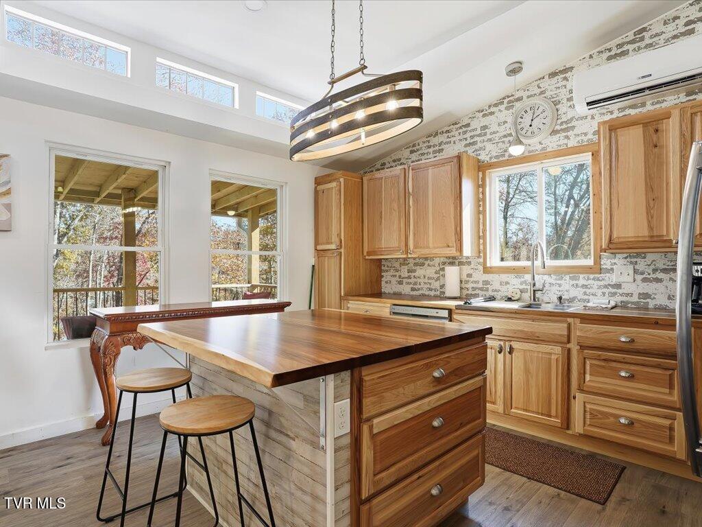 New Tazewell, Tennessee, 37825, United States, 2 Bedrooms Bedrooms, ,2 BathroomsBathrooms,Residential,Active,2007647