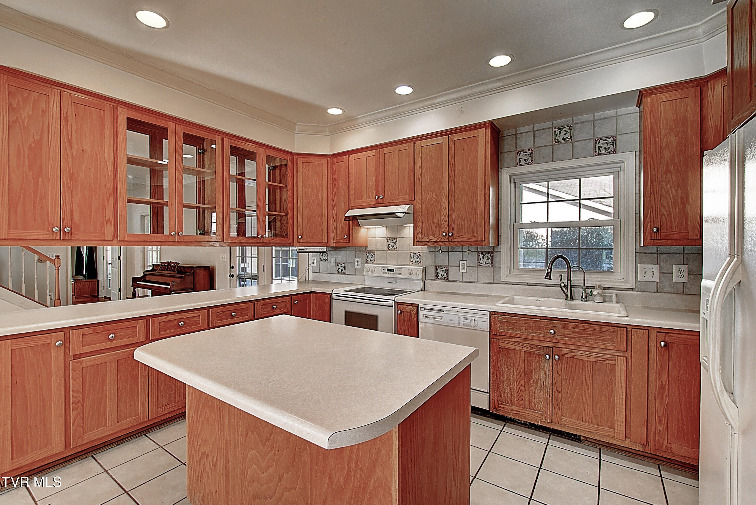 Johnson City, Tennessee, 37601, United States, 4 Bedrooms Bedrooms, ,3 BathroomsBathrooms,Residential,Active,1999331