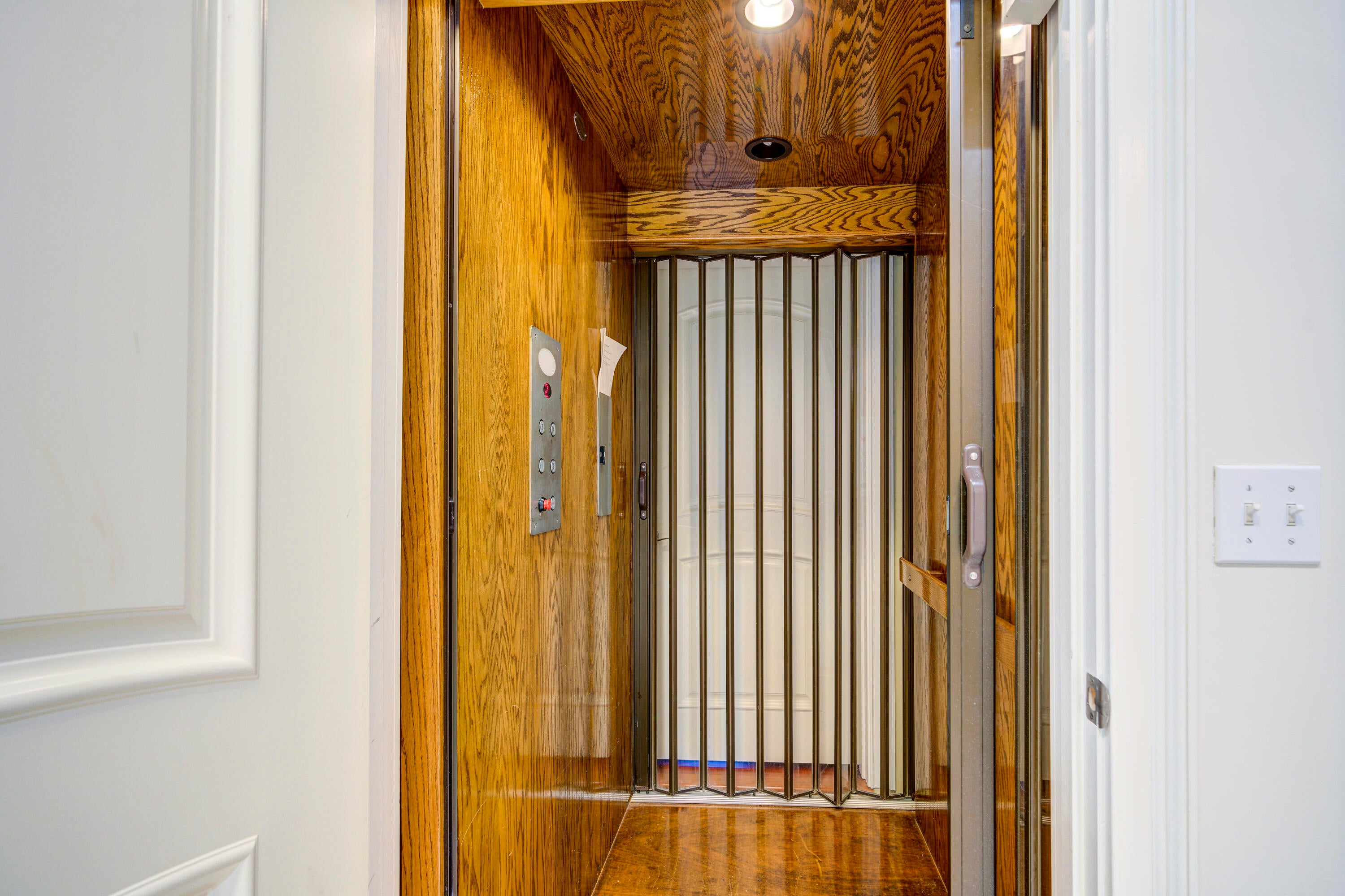 Johnson City, Tennessee, 37601, United States, ,11 BathroomsBathrooms,Residential,Active,1769538