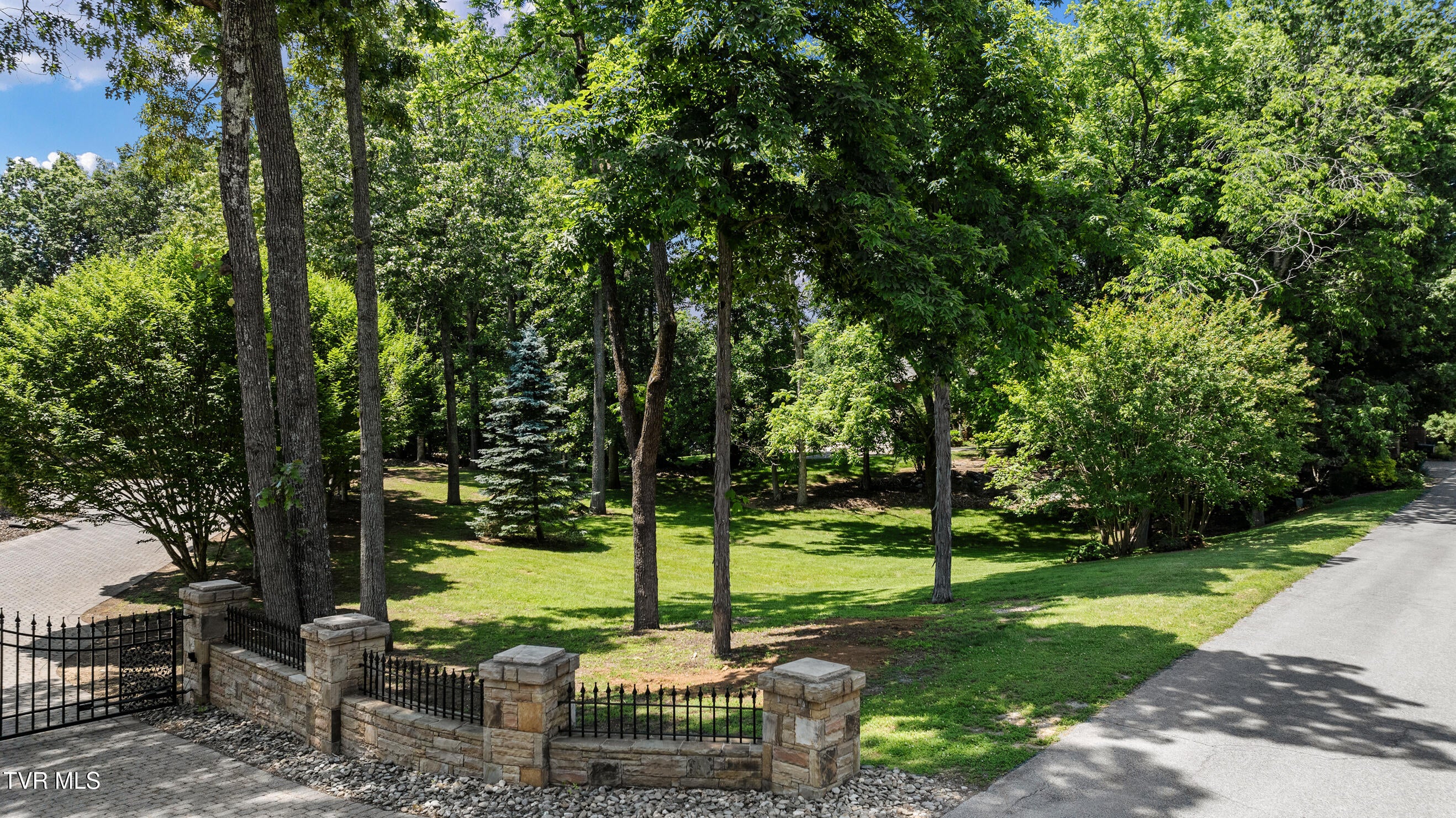 Blountville, Tennessee, 37617, United States, 8 Bedrooms Bedrooms, ,8 BathroomsBathrooms,Residential,Active,2007073