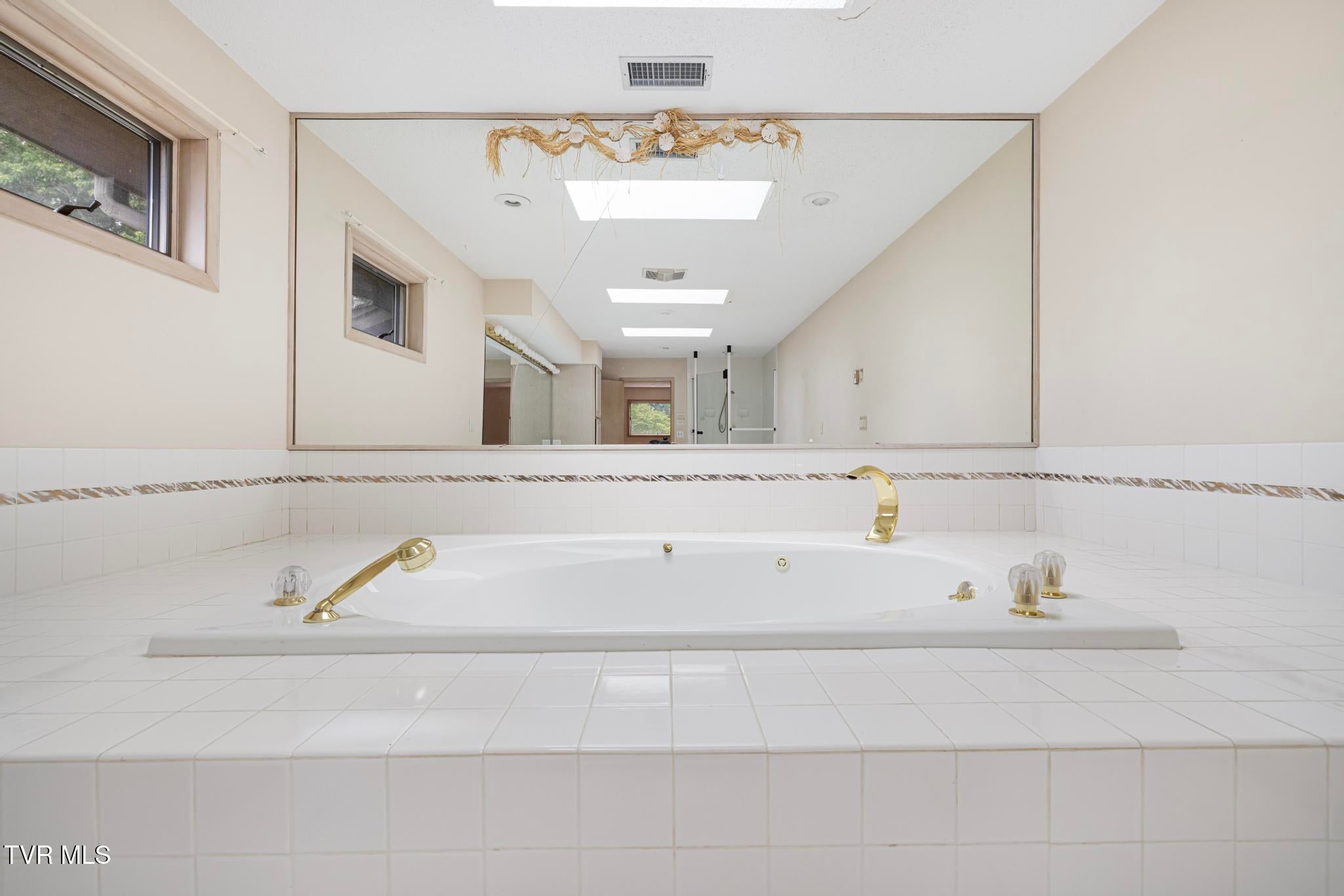 Gray, Tennessee, 37615, United States, 4 Bedrooms Bedrooms, ,5 BathroomsBathrooms,Residential,Active,1904698