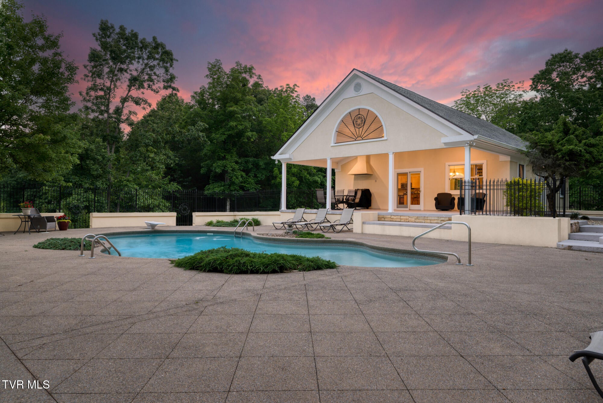 Blountville, Tennessee, 37617, United States, 8 Bedrooms Bedrooms, ,8 BathroomsBathrooms,Residential,Active,2007073