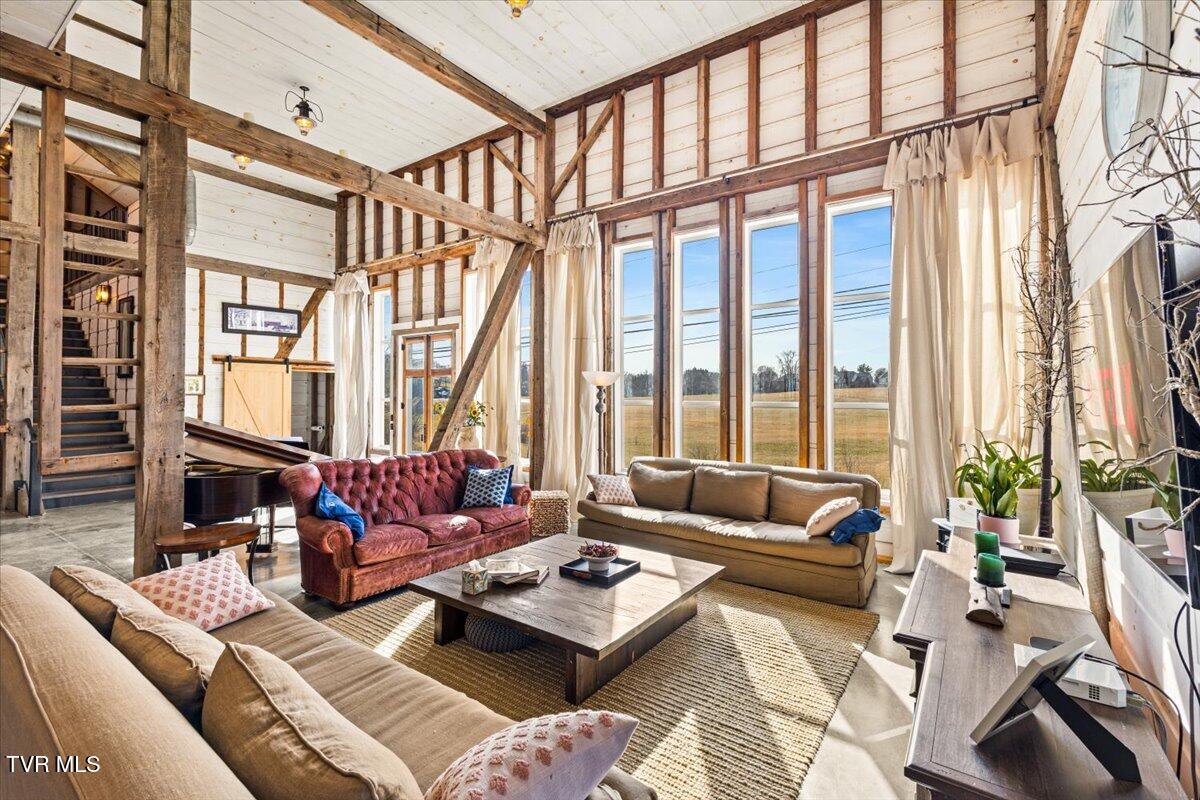 Johnson City, Tennessee, 37604, United States, 5 Bedrooms Bedrooms, ,6 BathroomsBathrooms,Residential,Active,2013176