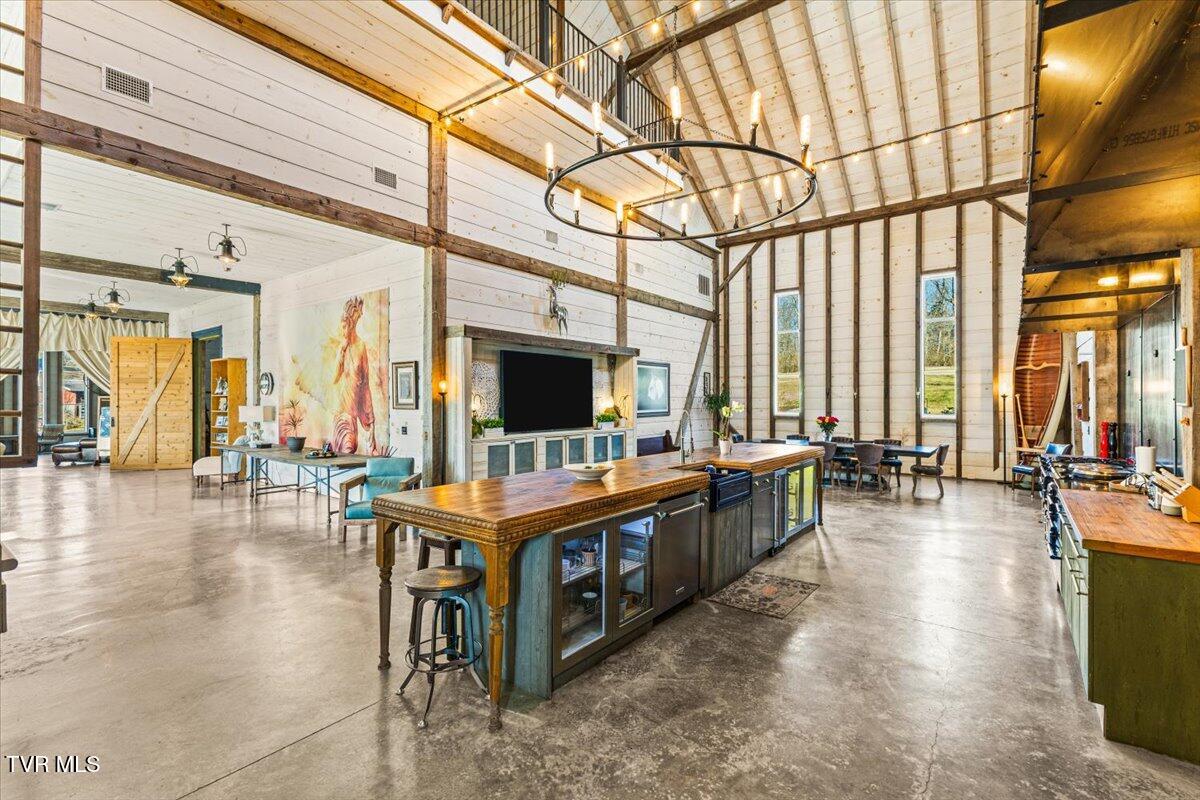 Johnson City, Tennessee, 37604, United States, 5 Bedrooms Bedrooms, ,6 BathroomsBathrooms,Residential,Active,2013176