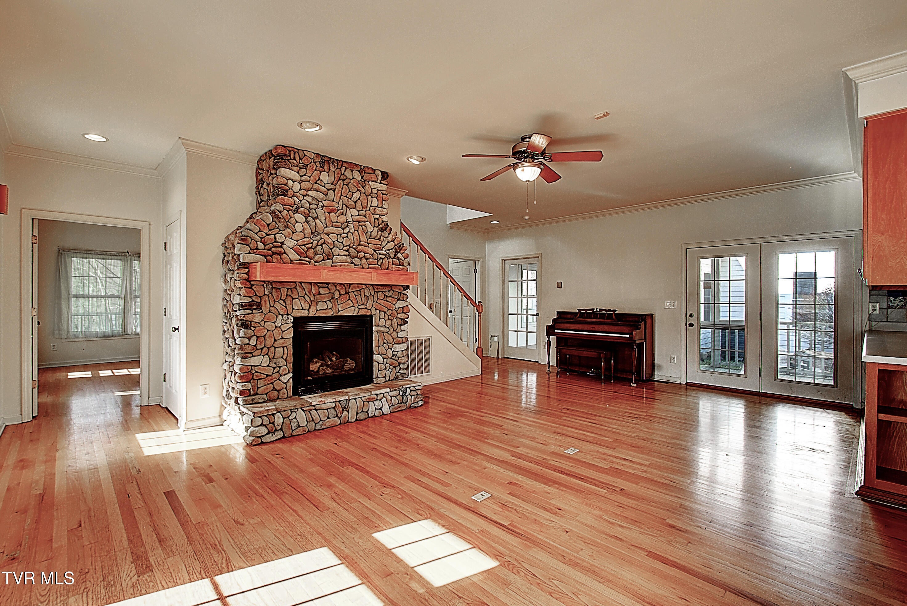 Johnson City, Tennessee, 37601, United States, 4 Bedrooms Bedrooms, ,3 BathroomsBathrooms,Residential,Active,1999331