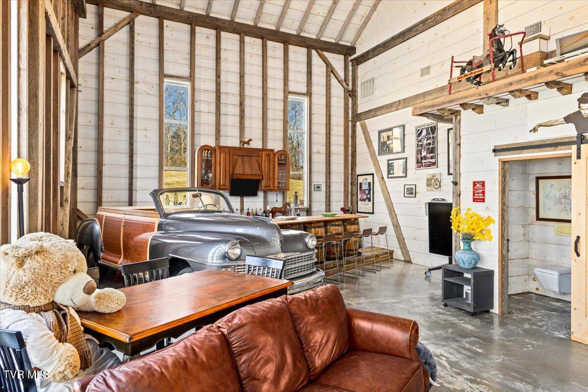 Johnson City, Tennessee, 37604, United States, 5 Bedrooms Bedrooms, ,6 BathroomsBathrooms,Residential,Active,2013176