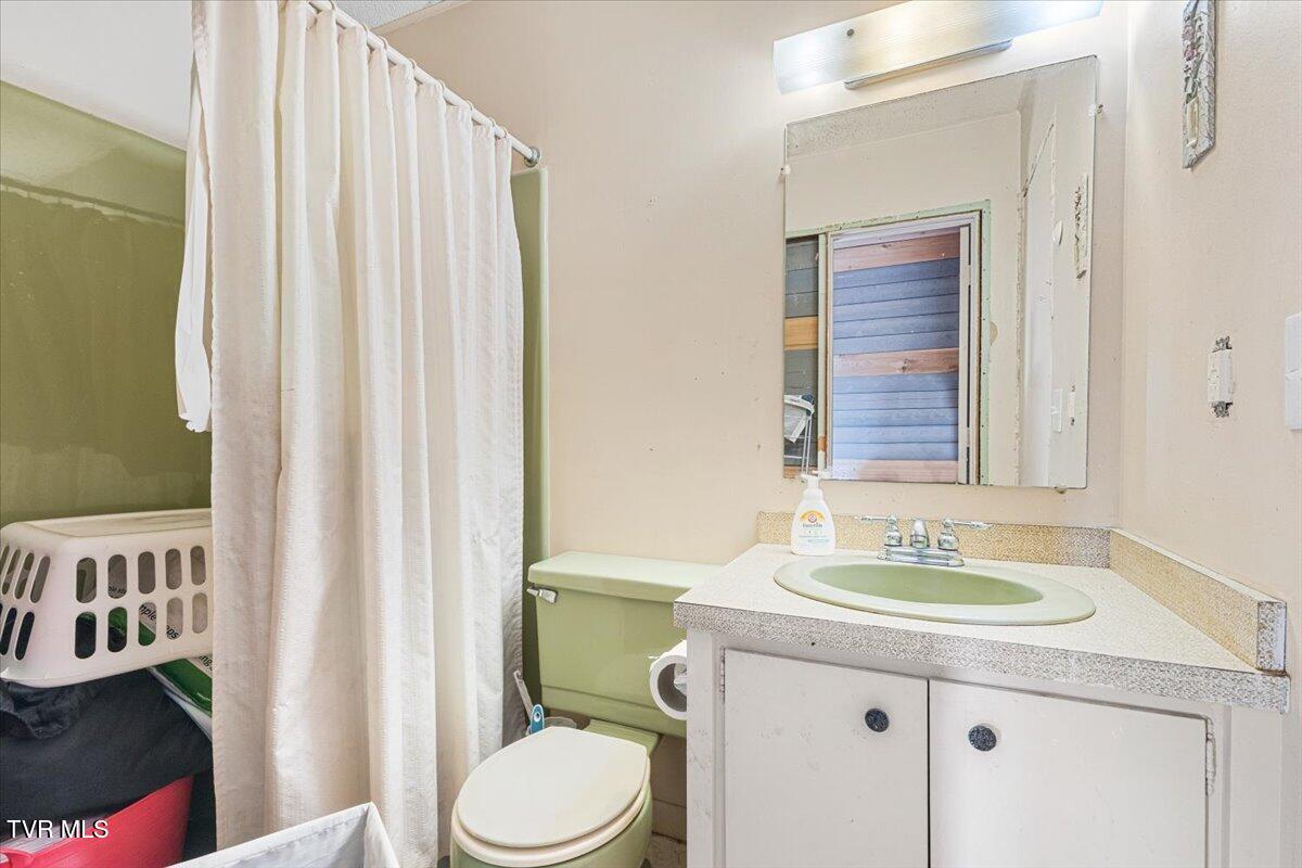 Johnson City, Tennessee, 37604, United States, 5 Bedrooms Bedrooms, ,6 BathroomsBathrooms,Residential,Active,2013176