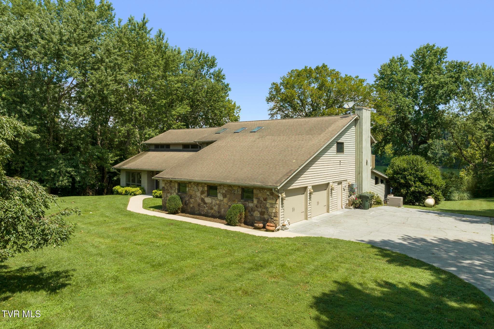 Gray, Tennessee, 37615, United States, 4 Bedrooms Bedrooms, ,5 BathroomsBathrooms,Residential,Active,1904698