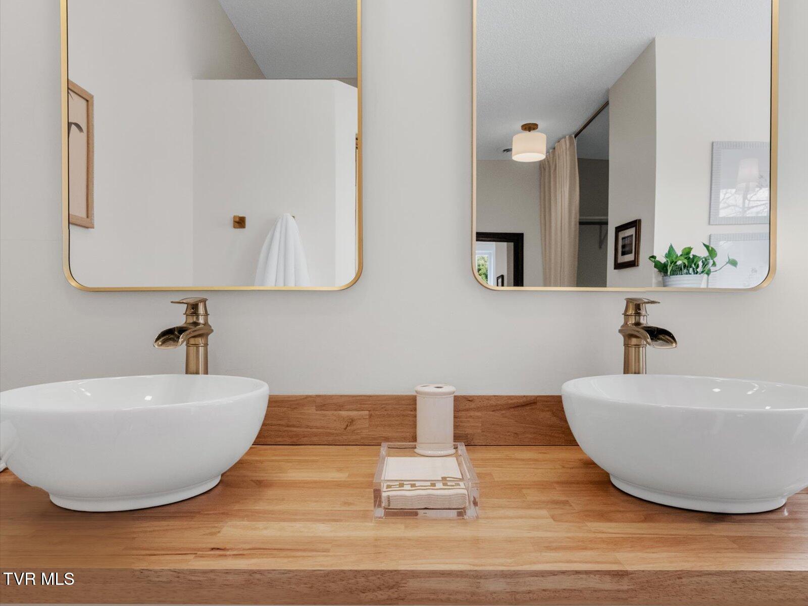 Bristol, Tennessee, 37620, United States, 3 Bedrooms Bedrooms, ,3 BathroomsBathrooms,Residential,Active,2007074