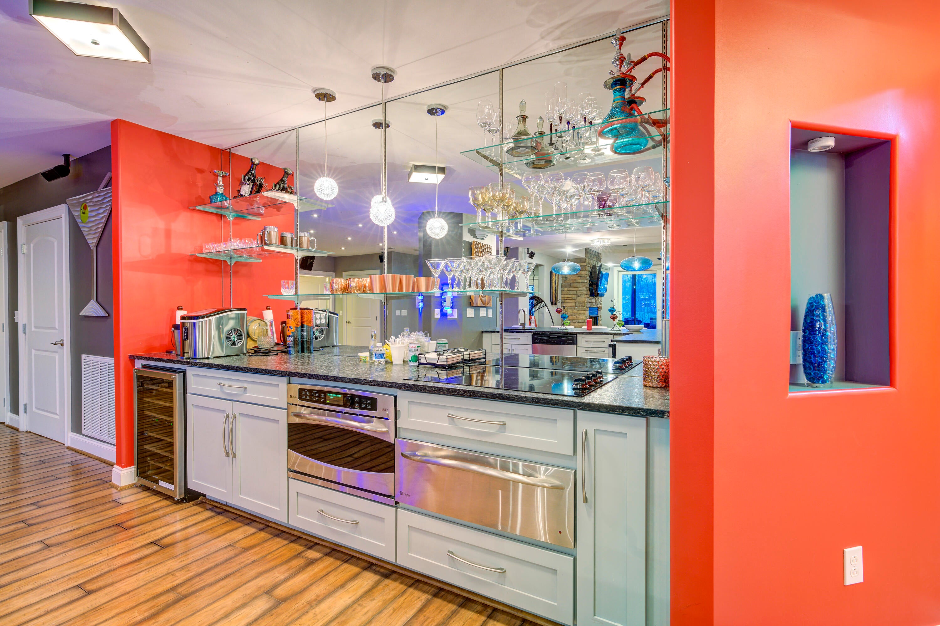 Johnson City, Tennessee, 37601, United States, ,11 BathroomsBathrooms,Residential,Active,1769538