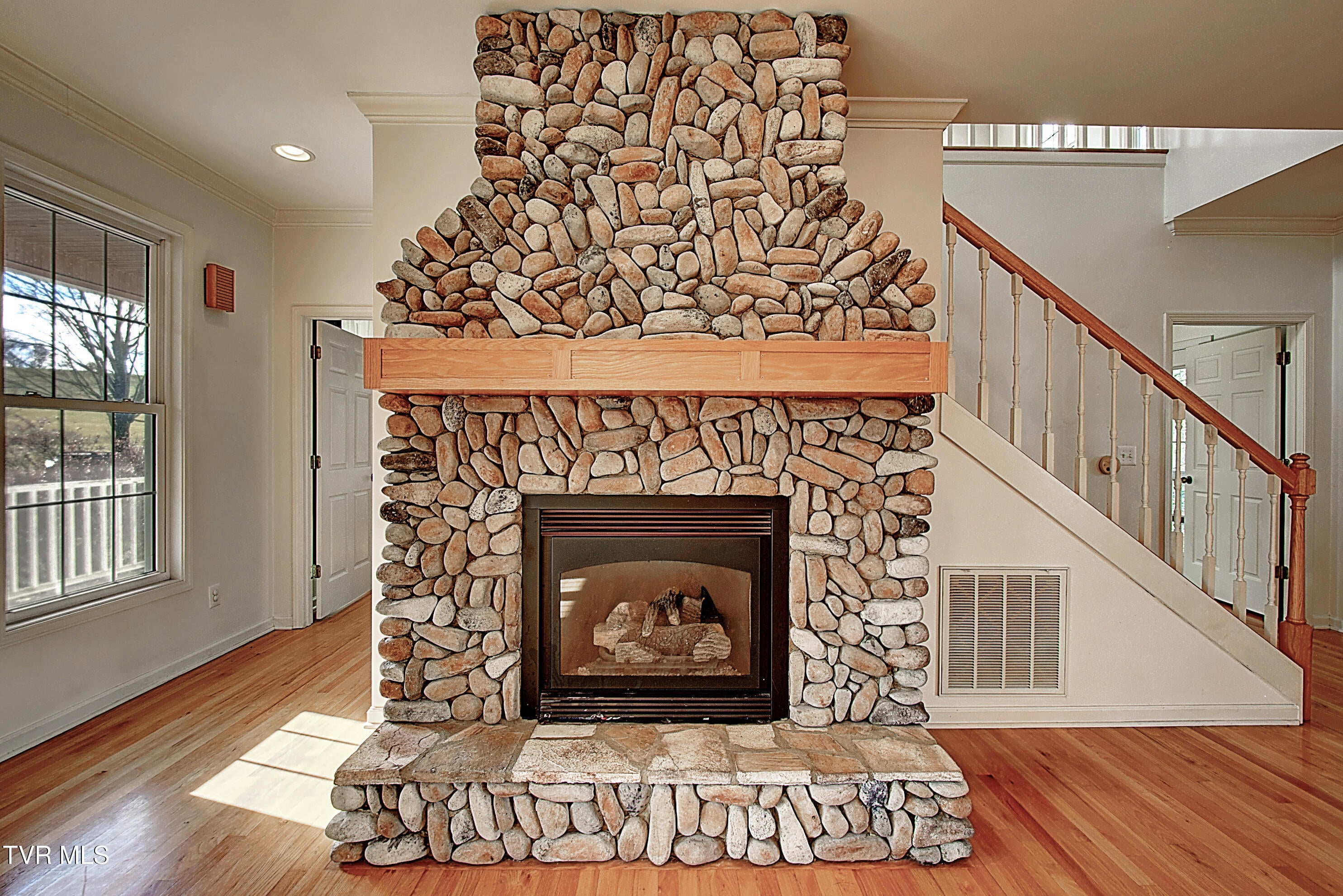 Johnson City, Tennessee, 37601, United States, 4 Bedrooms Bedrooms, ,3 BathroomsBathrooms,Residential,Active,1999331