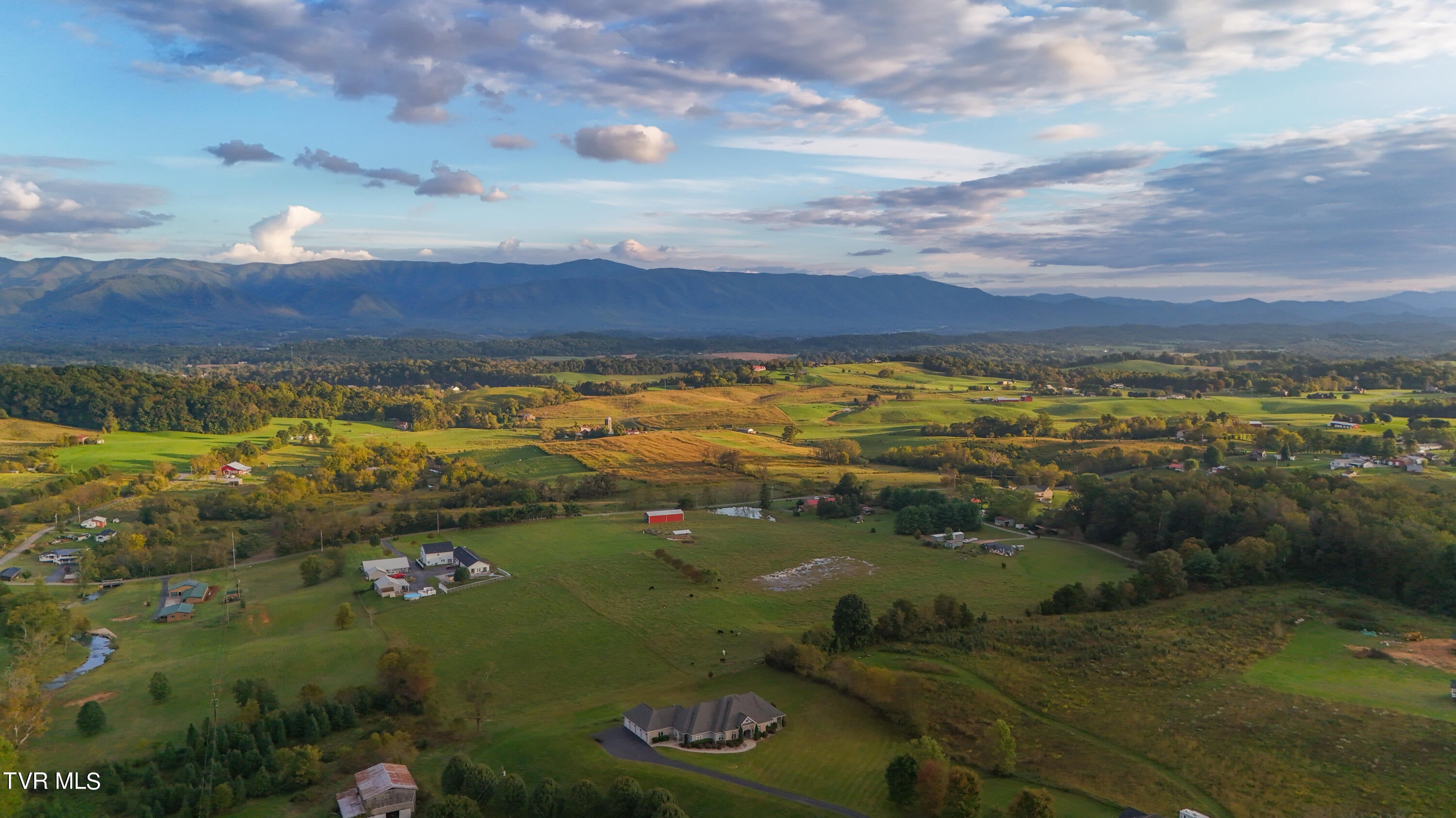 Greeneville, Tennessee, 37745, United States, 6 Bedrooms Bedrooms, ,8 BathroomsBathrooms,Residential,Active,1769938