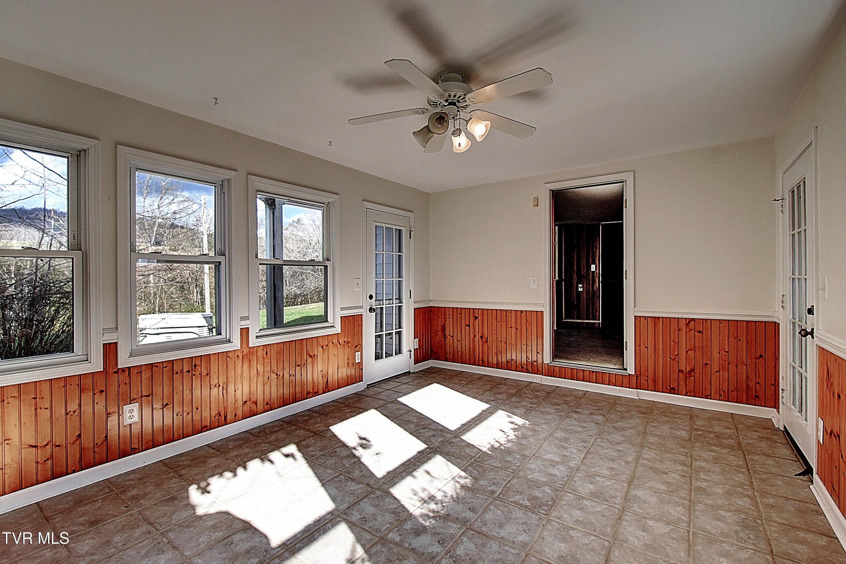 Johnson City, Tennessee, 37601, United States, 4 Bedrooms Bedrooms, ,3 BathroomsBathrooms,Residential,Active,1999331