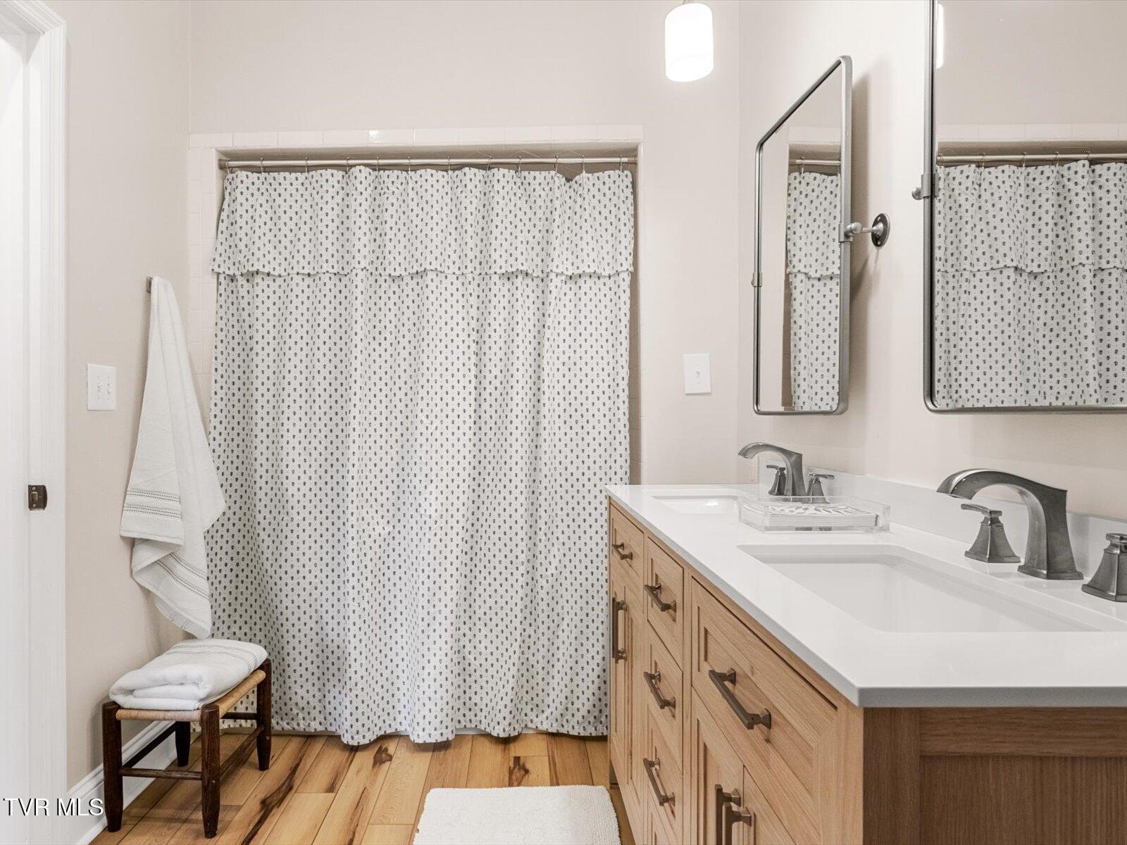 Bristol, Tennessee, 37620, United States, 3 Bedrooms Bedrooms, ,3 BathroomsBathrooms,Residential,Active,2007074