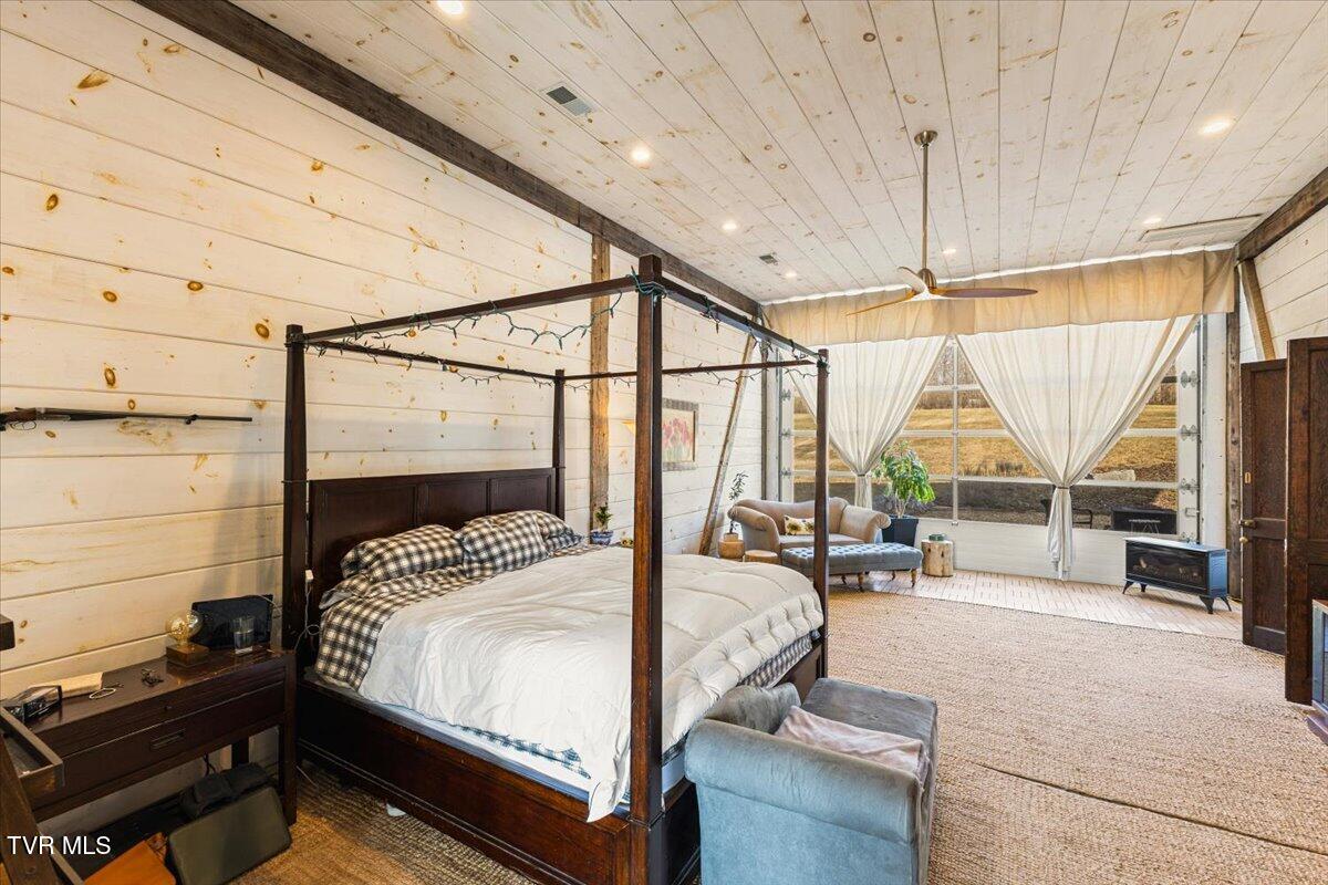 Johnson City, Tennessee, 37604, United States, 5 Bedrooms Bedrooms, ,6 BathroomsBathrooms,Residential,Active,2013176