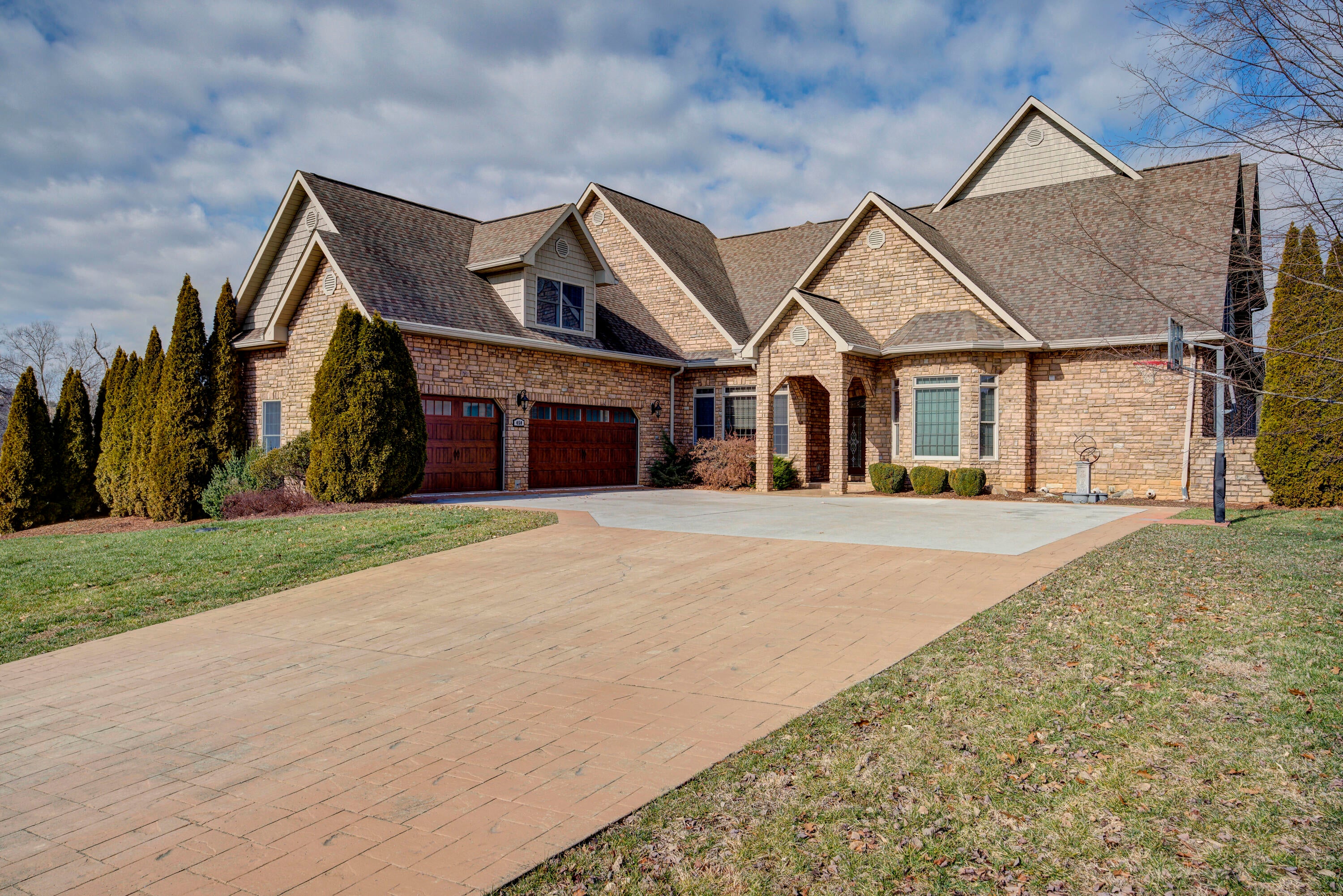 Johnson City, Tennessee, 37601, United States, ,11 BathroomsBathrooms,Residential,Active,1769538