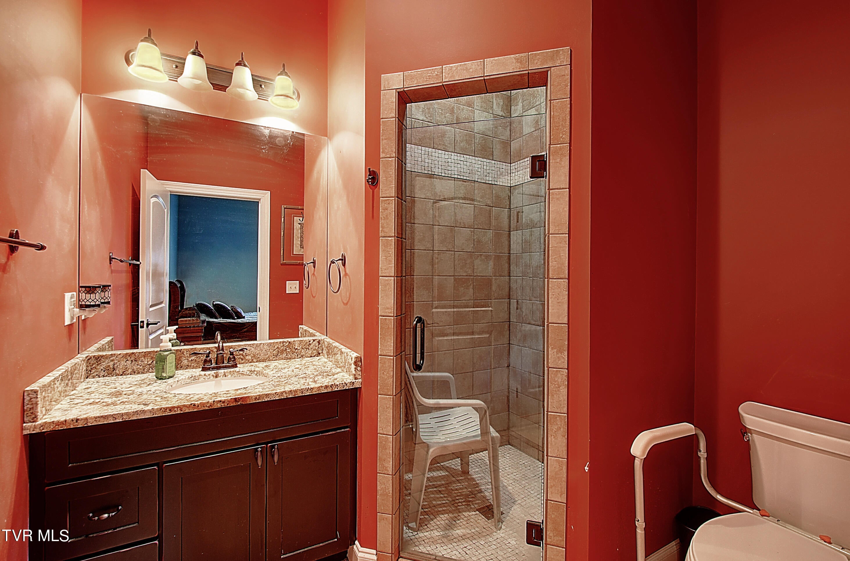 Greeneville, Tennessee, 37745, United States, 6 Bedrooms Bedrooms, ,8 BathroomsBathrooms,Residential,Active,1769938