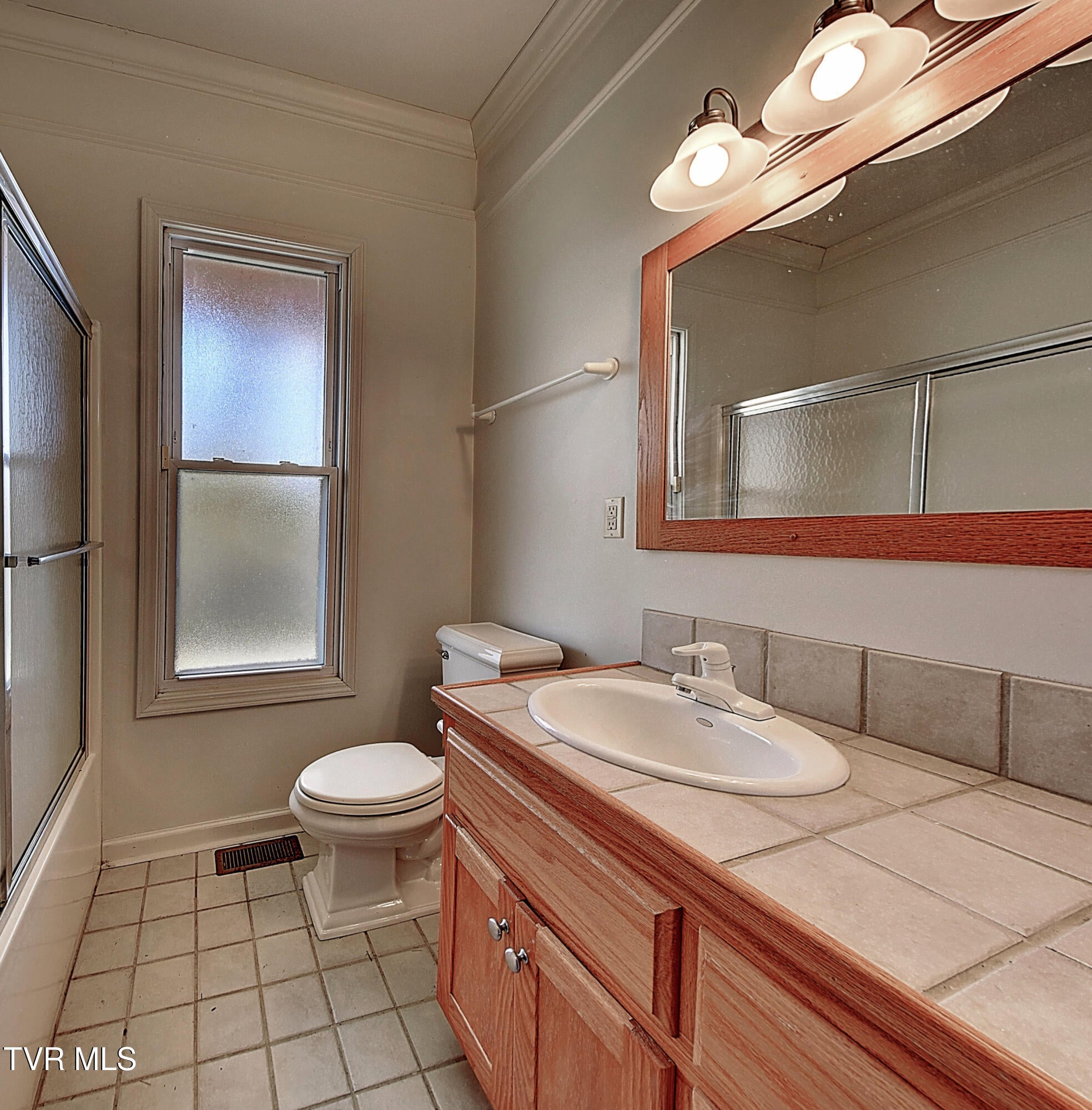 Johnson City, Tennessee, 37601, United States, 4 Bedrooms Bedrooms, ,3 BathroomsBathrooms,Residential,Active,1999331