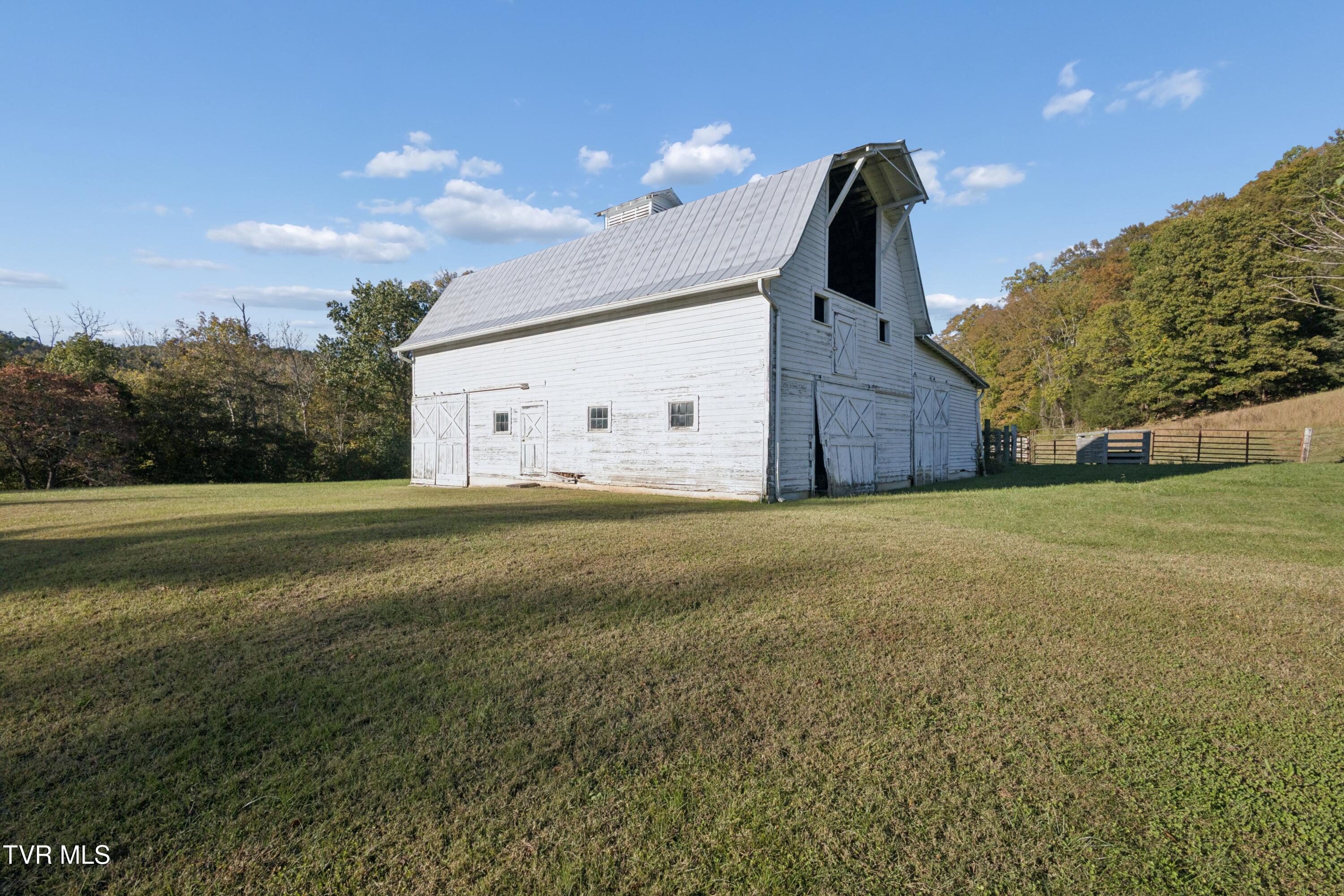 Johnson City, Tennessee, 37601, United States, 4 Bedrooms Bedrooms, ,3 BathroomsBathrooms,Residential,Active,1999331
