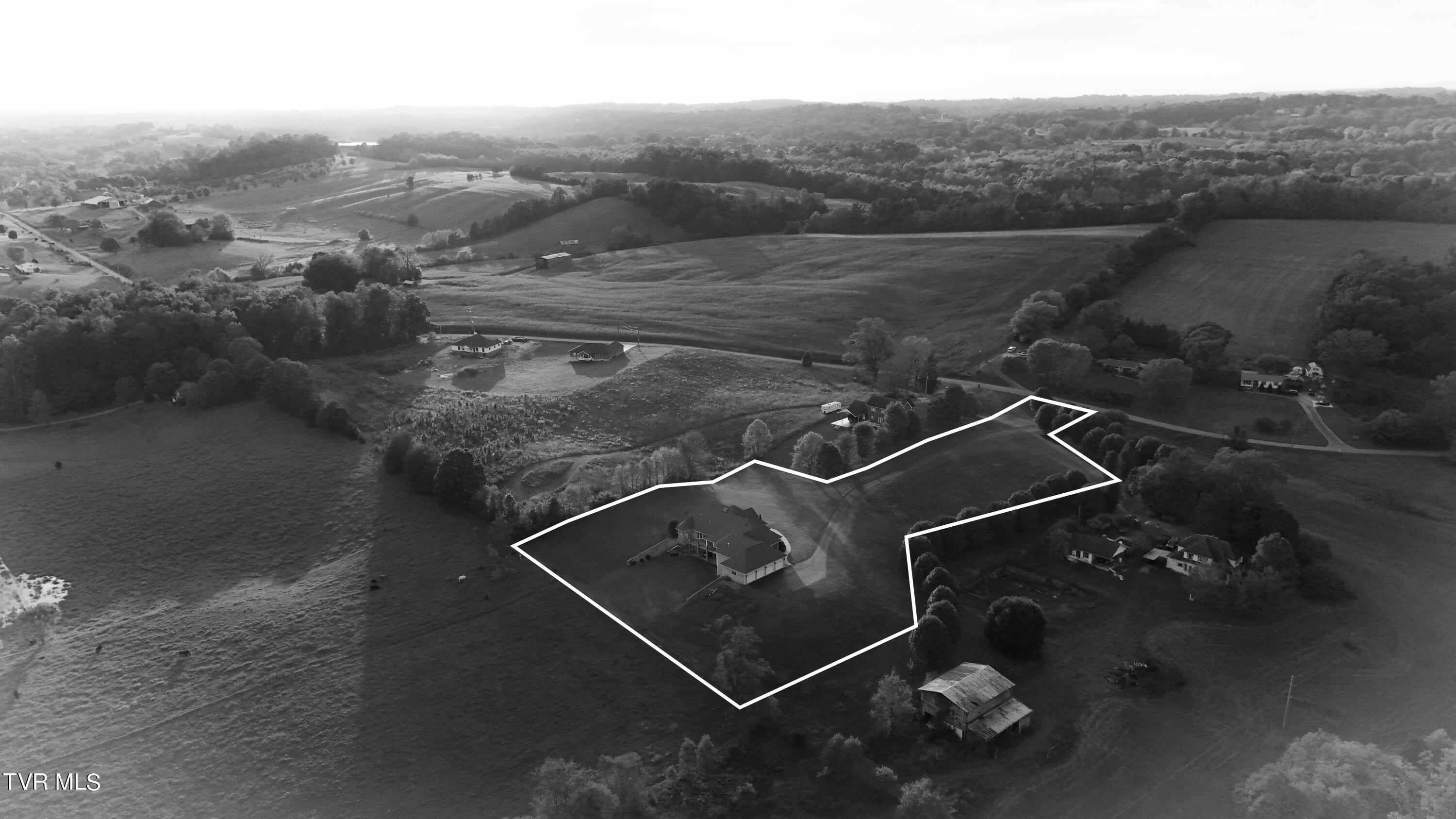 Greeneville, Tennessee, 37745, United States, 6 Bedrooms Bedrooms, ,8 BathroomsBathrooms,Residential,Active,1769938