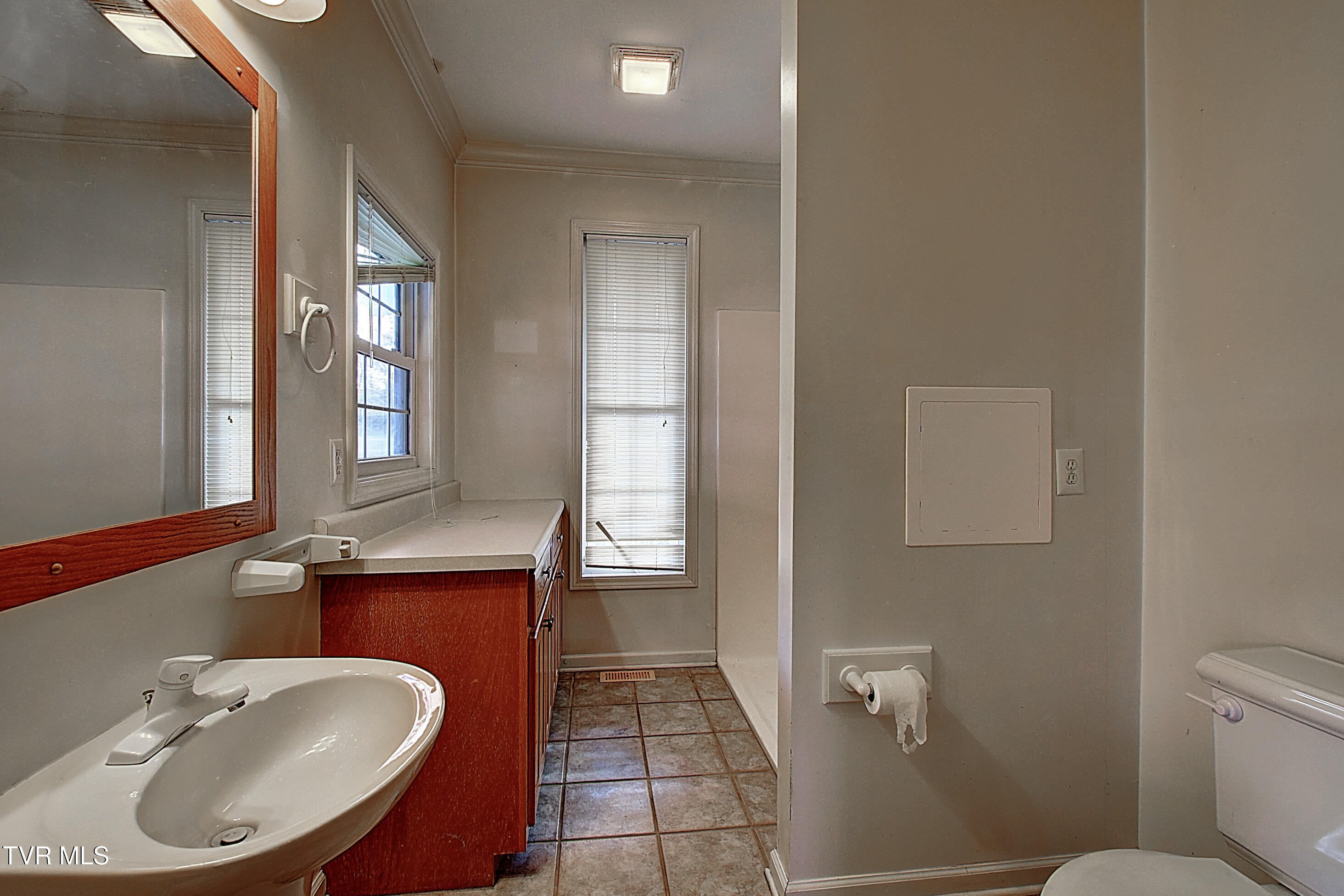 Johnson City, Tennessee, 37601, United States, 4 Bedrooms Bedrooms, ,3 BathroomsBathrooms,Residential,Active,1999331