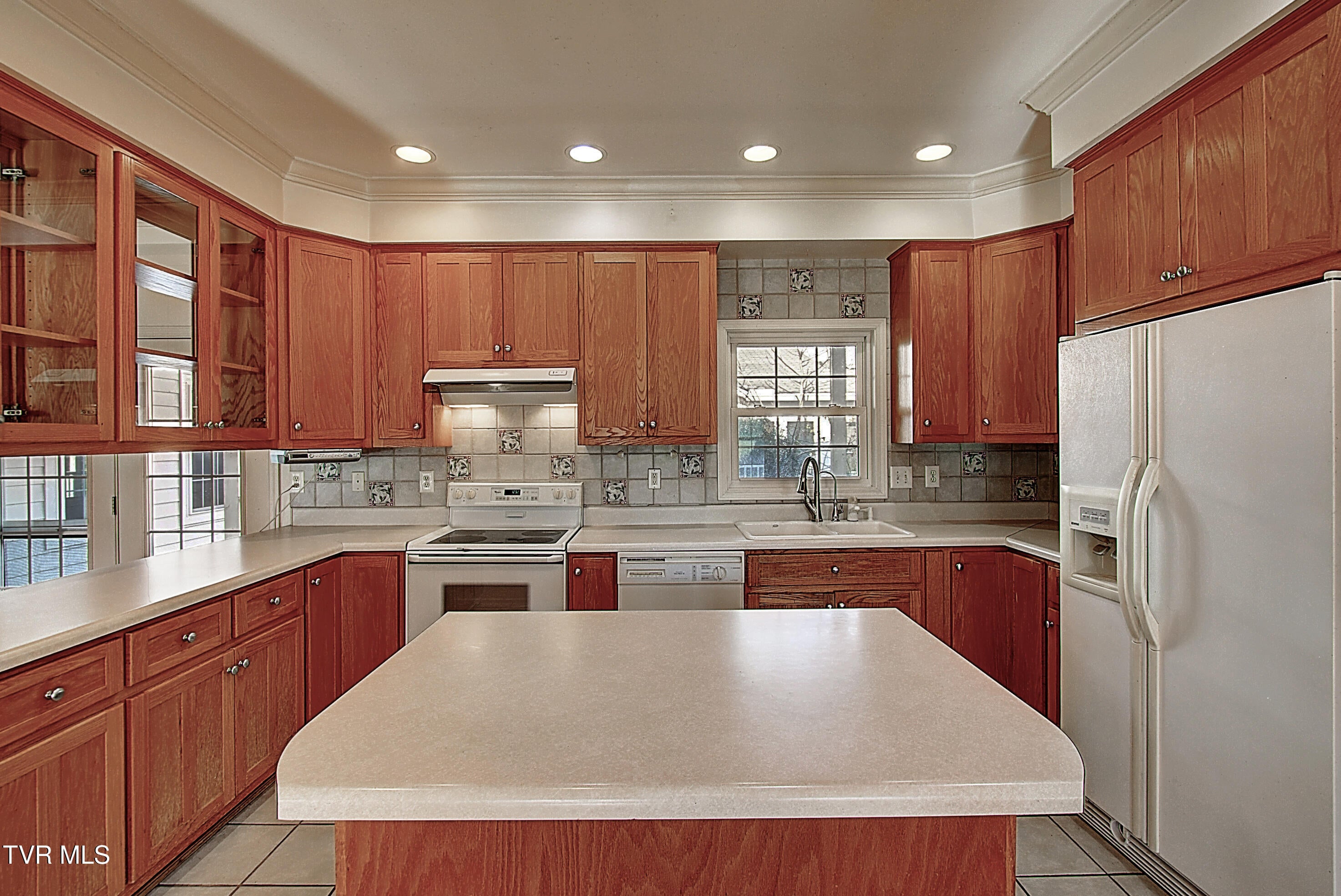 Johnson City, Tennessee, 37601, United States, 4 Bedrooms Bedrooms, ,3 BathroomsBathrooms,Residential,Active,1999331