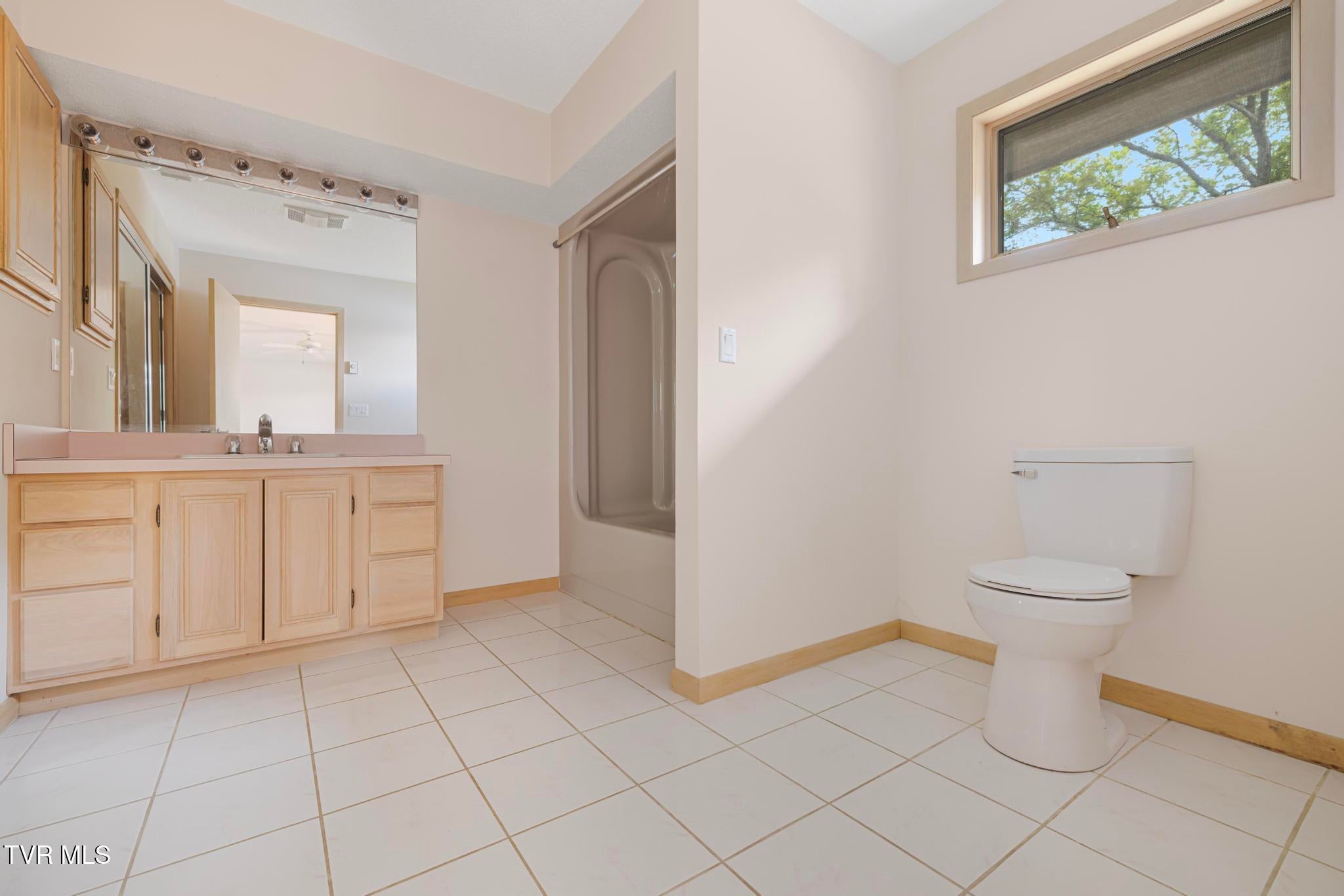 Gray, Tennessee, 37615, United States, 4 Bedrooms Bedrooms, ,5 BathroomsBathrooms,Residential,Active,1904698