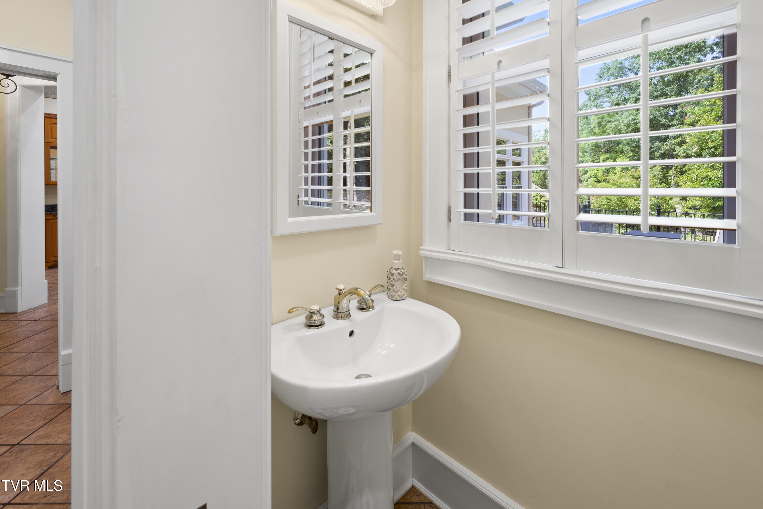 Blountville, Tennessee, 37617, United States, 8 Bedrooms Bedrooms, ,8 BathroomsBathrooms,Residential,Active,2007073