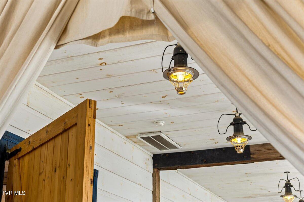 Johnson City, Tennessee, 37604, United States, 5 Bedrooms Bedrooms, ,6 BathroomsBathrooms,Residential,Active,2013176