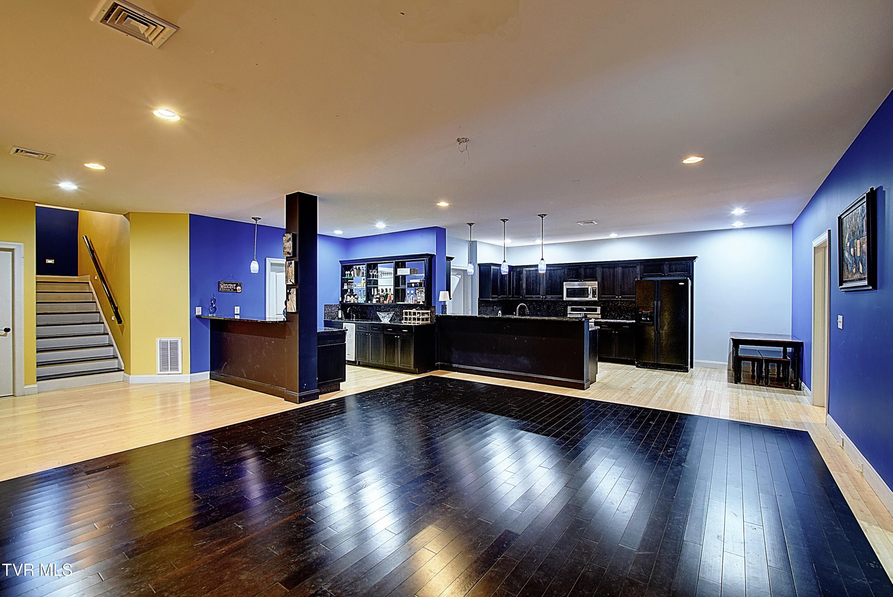 Greeneville, Tennessee, 37745, United States, 6 Bedrooms Bedrooms, ,8 BathroomsBathrooms,Residential,Active,1769938