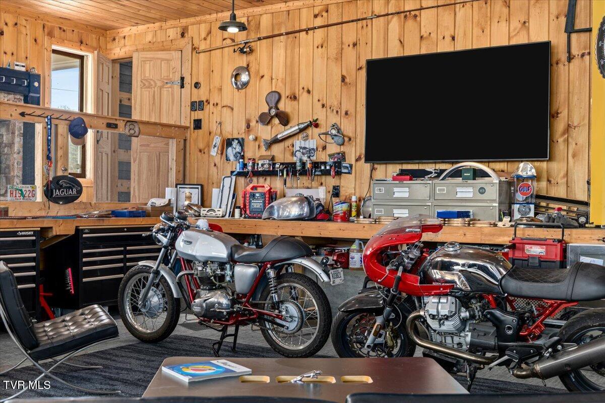 Johnson City, Tennessee, 37604, United States, 5 Bedrooms Bedrooms, ,6 BathroomsBathrooms,Residential,Active,2013176