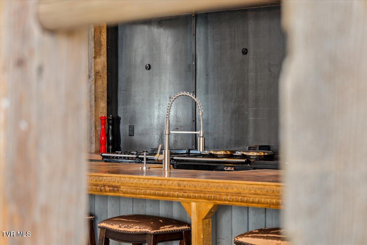 Johnson City, Tennessee, 37604, United States, 5 Bedrooms Bedrooms, ,6 BathroomsBathrooms,Residential,Active,2013176