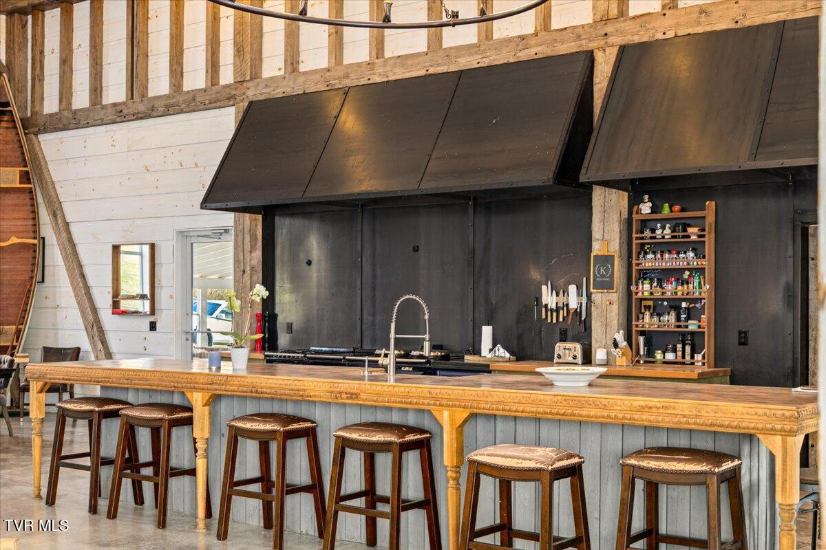 Johnson City, Tennessee, 37604, United States, 5 Bedrooms Bedrooms, ,6 BathroomsBathrooms,Residential,Active,2013176