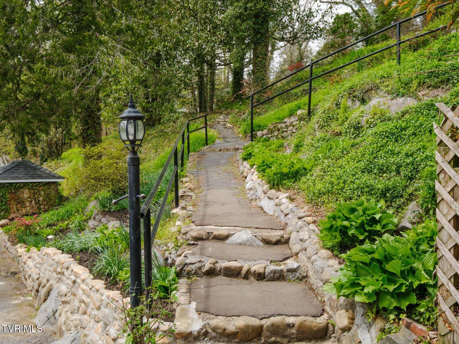 Bristol, Tennessee, 37620, United States, 3 Bedrooms Bedrooms, ,3 BathroomsBathrooms,Residential,Active,2007074