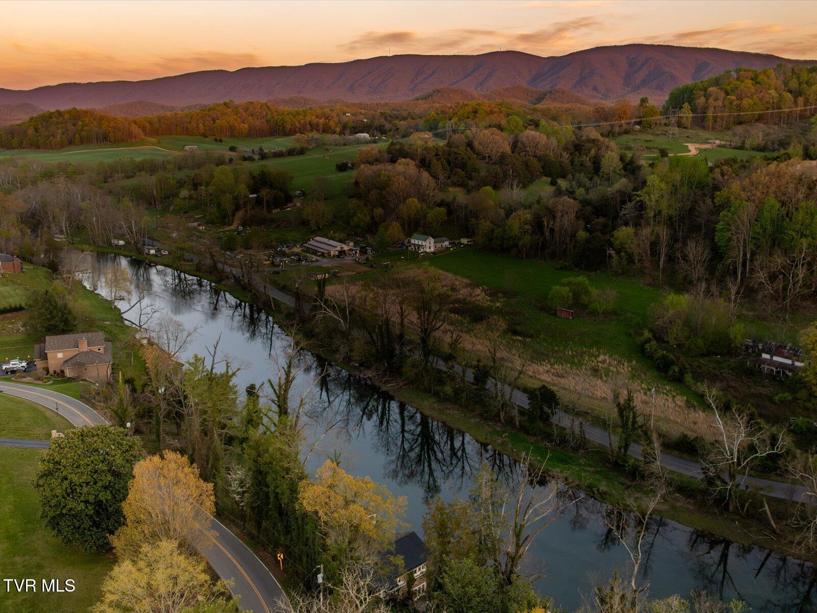 Bristol, Tennessee, 37620, United States, 3 Bedrooms Bedrooms, ,3 BathroomsBathrooms,Residential,Active,2007074