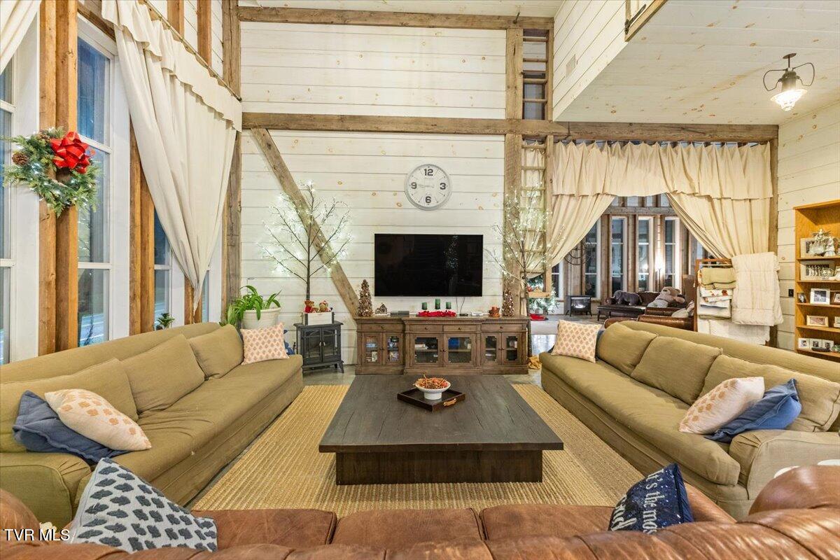 Johnson City, Tennessee, 37604, United States, 5 Bedrooms Bedrooms, ,6 BathroomsBathrooms,Residential,Active,2013176