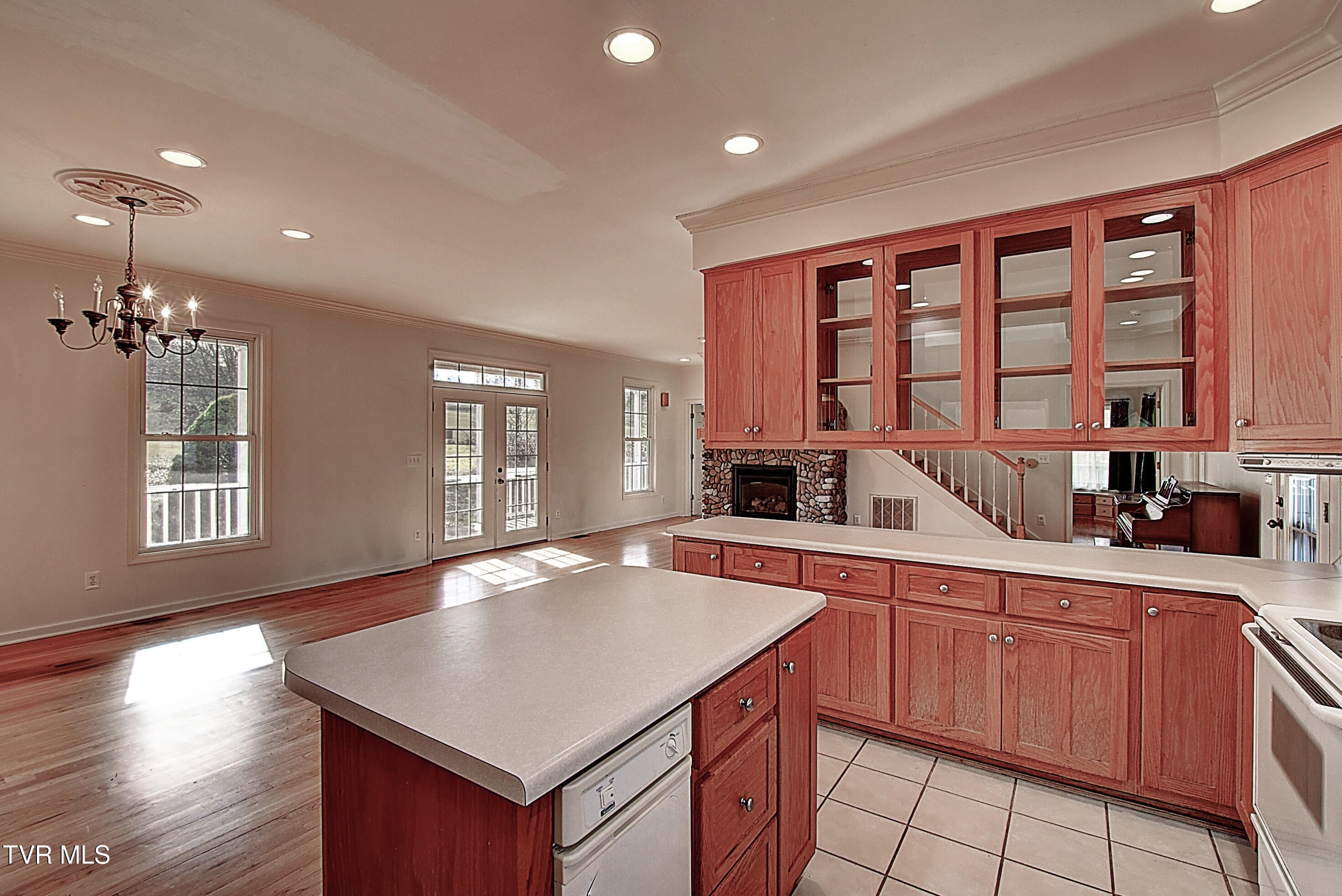 Johnson City, Tennessee, 37601, United States, 4 Bedrooms Bedrooms, ,3 BathroomsBathrooms,Residential,Active,1999331