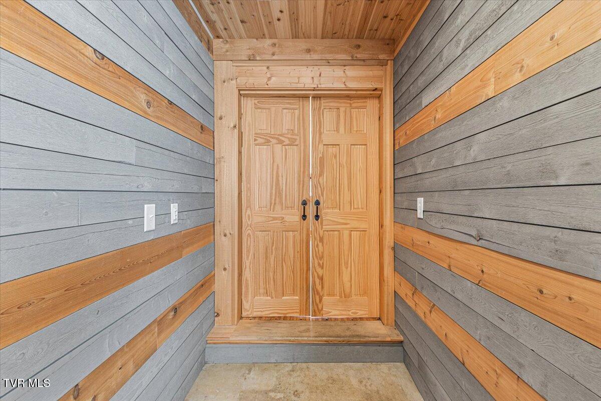 Johnson City, Tennessee, 37604, United States, 5 Bedrooms Bedrooms, ,6 BathroomsBathrooms,Residential,Active,2013176