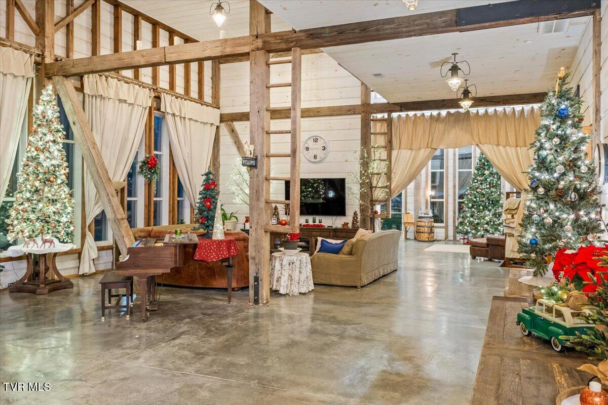 Johnson City, Tennessee, 37604, United States, 5 Bedrooms Bedrooms, ,6 BathroomsBathrooms,Residential,Active,2013176