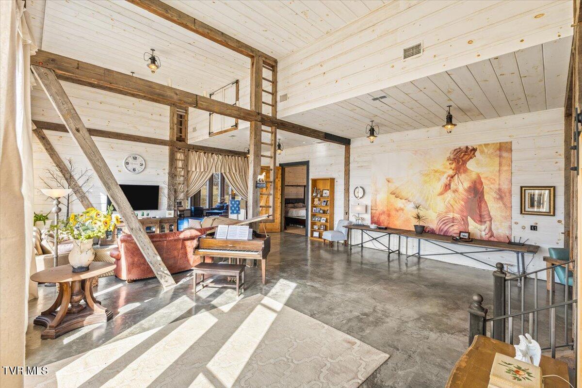 Johnson City, Tennessee, 37604, United States, 5 Bedrooms Bedrooms, ,6 BathroomsBathrooms,Residential,Active,2013176