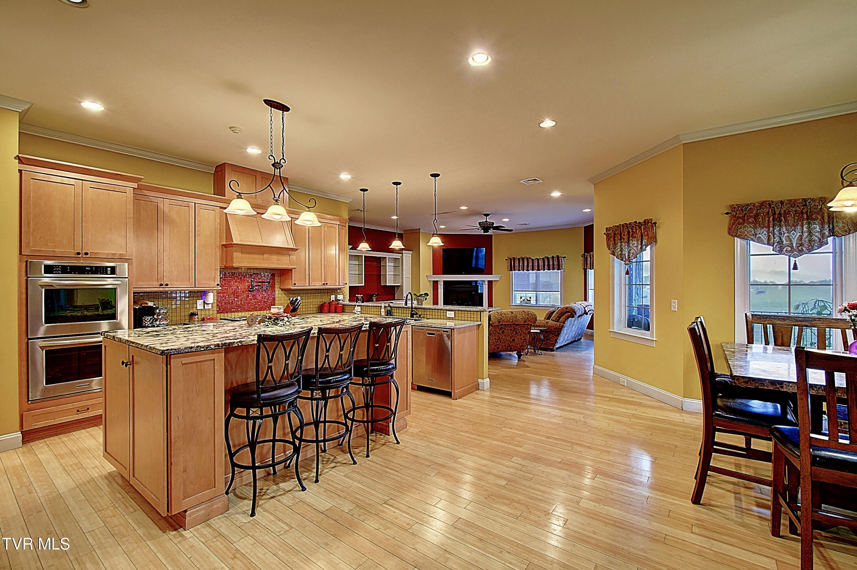 Greeneville, Tennessee, 37745, United States, 6 Bedrooms Bedrooms, ,8 BathroomsBathrooms,Residential,Active,1769938