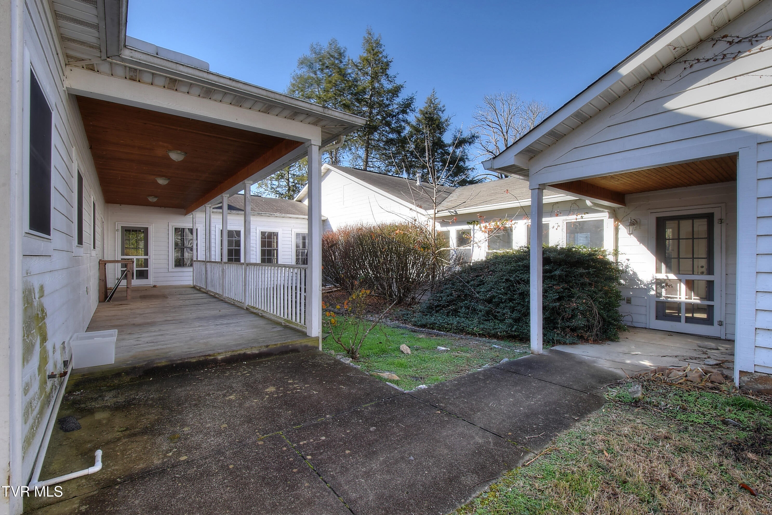 Johnson City, Tennessee, 37601, United States, 4 Bedrooms Bedrooms, ,3 BathroomsBathrooms,Residential,Active,1999331