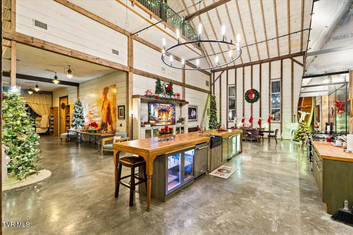 Johnson City, Tennessee, 37604, United States, 5 Bedrooms Bedrooms, ,6 BathroomsBathrooms,Residential,Active,2013176