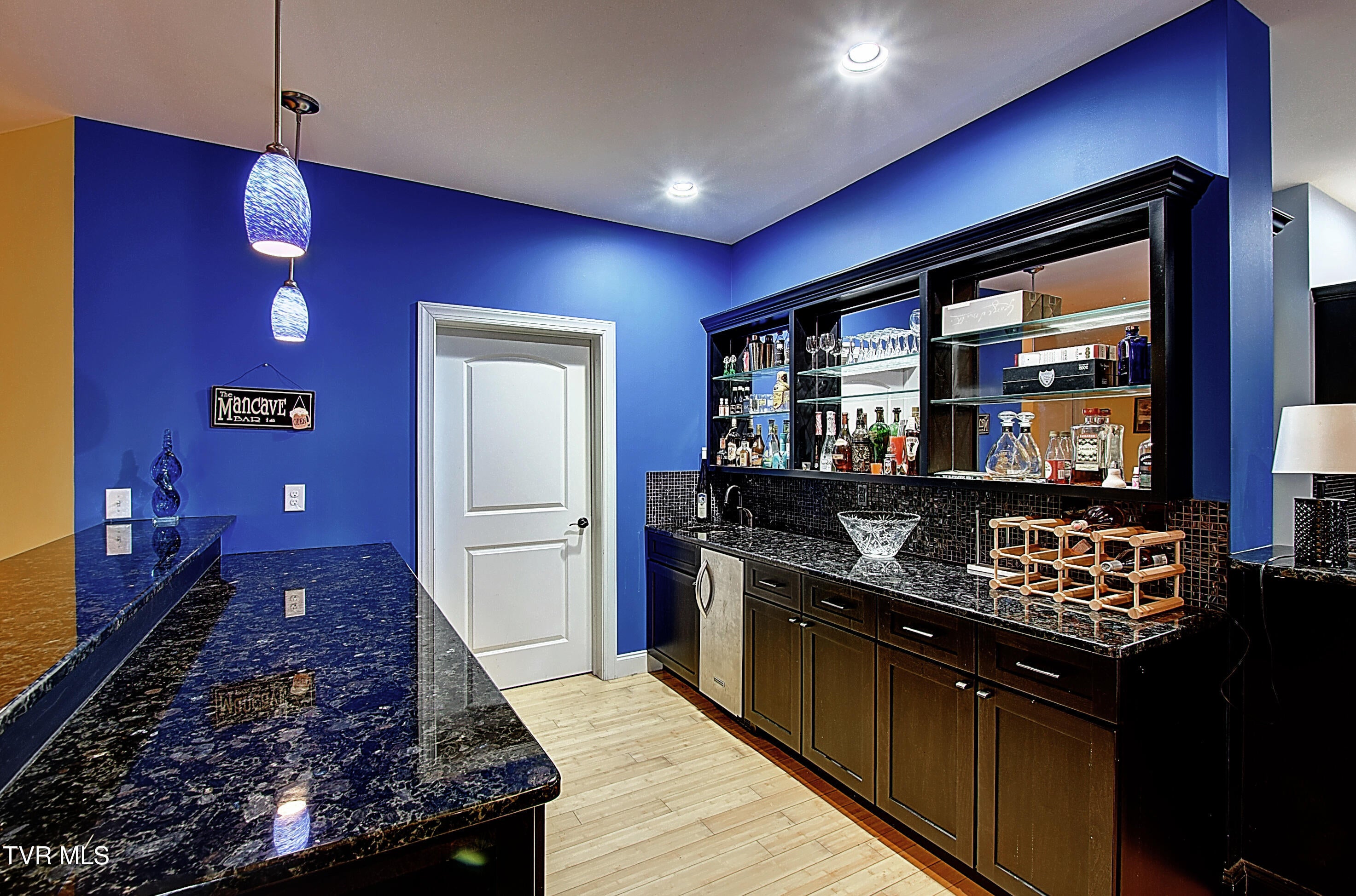 Greeneville, Tennessee, 37745, United States, 6 Bedrooms Bedrooms, ,8 BathroomsBathrooms,Residential,Active,1769938