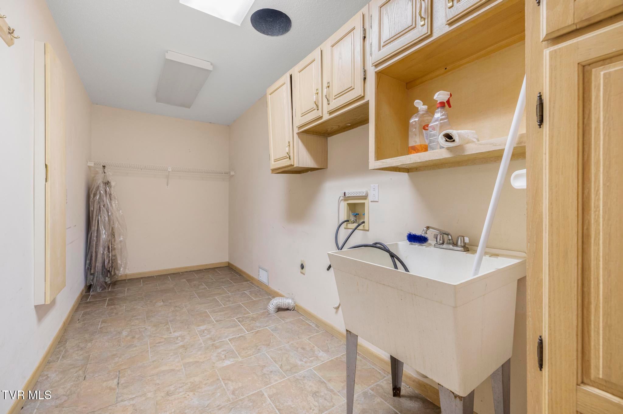 Gray, Tennessee, 37615, United States, 4 Bedrooms Bedrooms, ,5 BathroomsBathrooms,Residential,Active,1904698