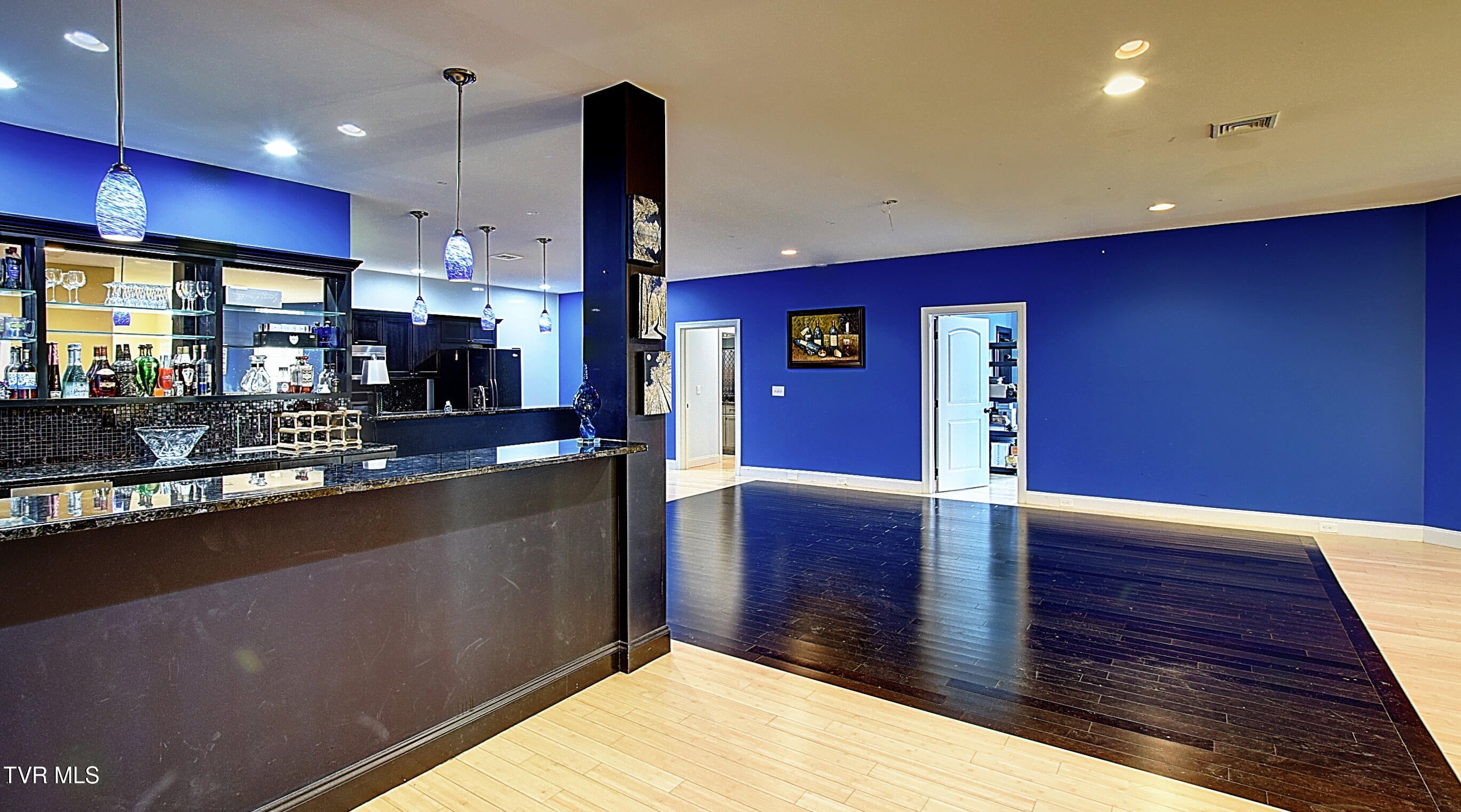 Greeneville, Tennessee, 37745, United States, 6 Bedrooms Bedrooms, ,8 BathroomsBathrooms,Residential,Active,1769938