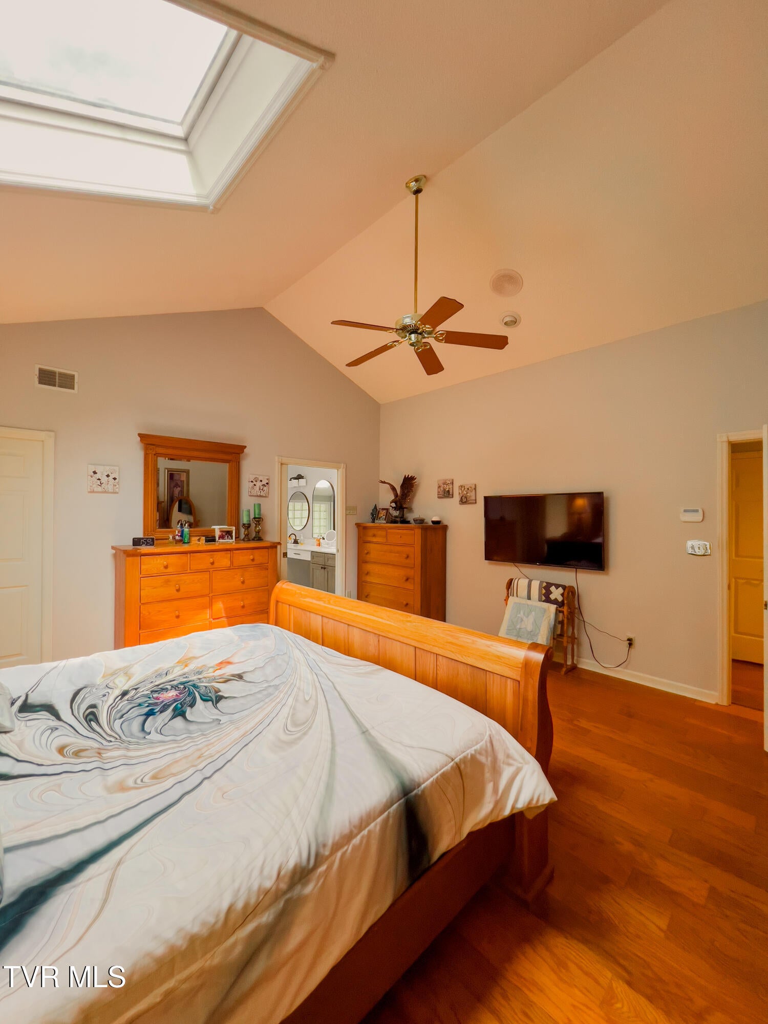 Unicoi, Tennessee, 37692, United States, 3 Bedrooms Bedrooms, ,4 BathroomsBathrooms,Residential,Active,1936616