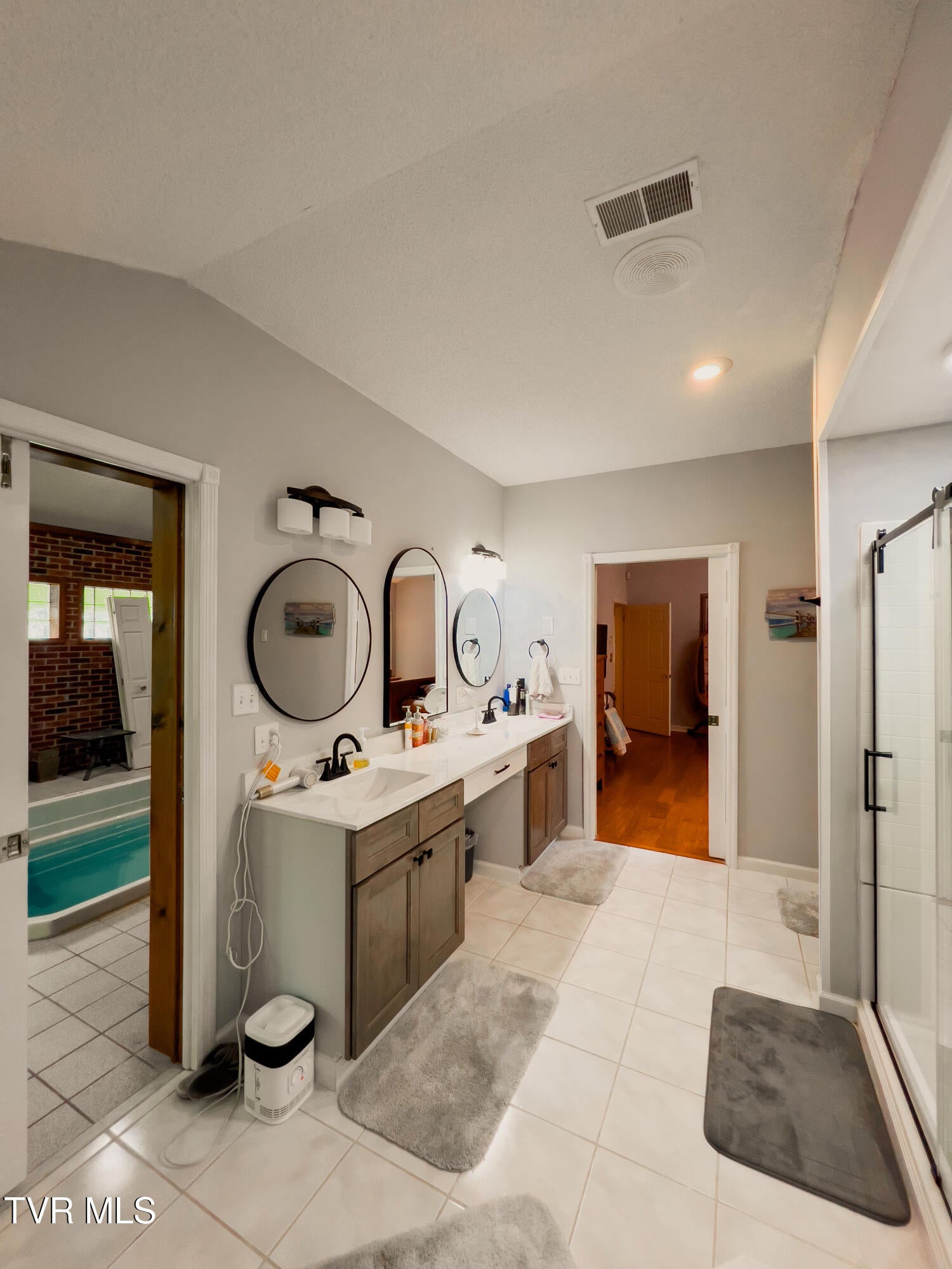 Unicoi, Tennessee, 37692, United States, 3 Bedrooms Bedrooms, ,4 BathroomsBathrooms,Residential,Active,1936616